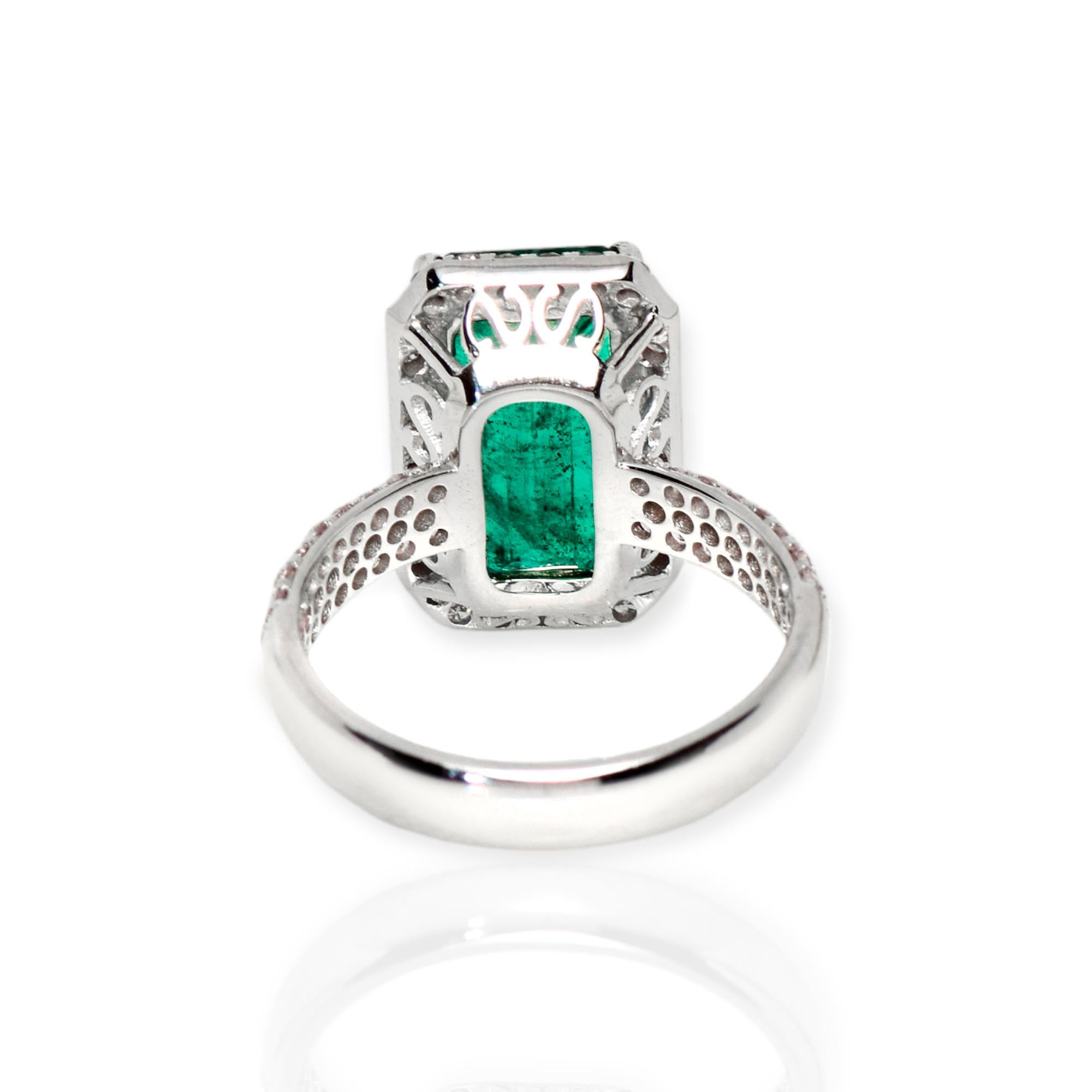 IGI 14K 4.47 Ct Natural Emerald&Diamonds Antique Engagement Ring For Sale 2