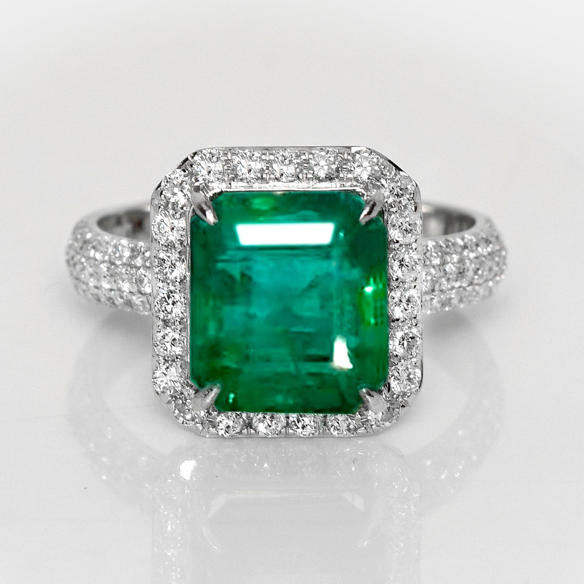 *IGI 14K 4.75 Ct Natural Emerald&Diamonds Antique Engagement Ring*

An IGI-certified natural intense bluish-green emerald weighing 4.75 ct set on a 14K white gold luxury table design band with natural F-G, VS diamonds weighing 0.74 ct.

The ring