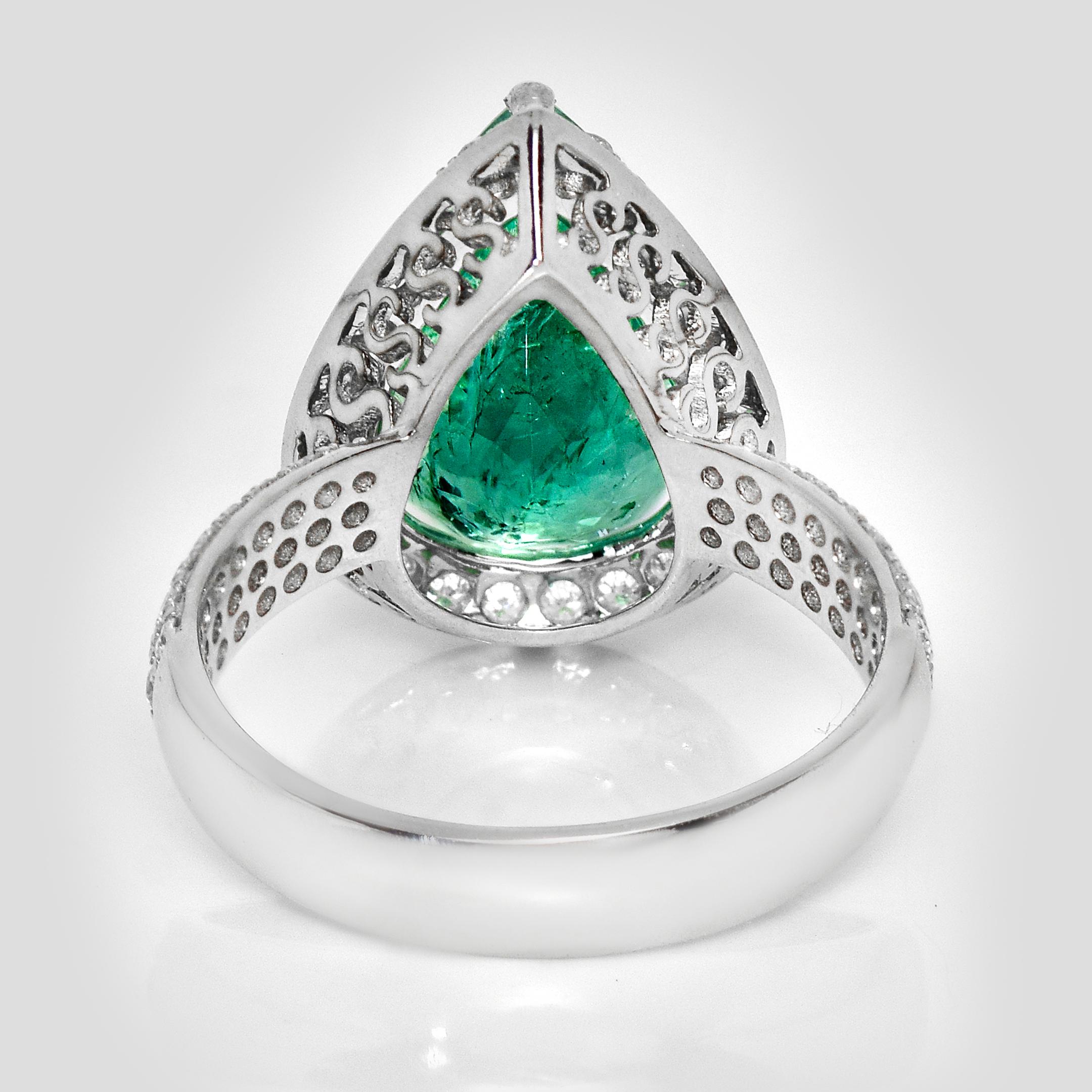 Anello di fidanzamento antico IGI 14K 4,87 Ct Colombia Color Smeraldo e diamanti in vendita 1