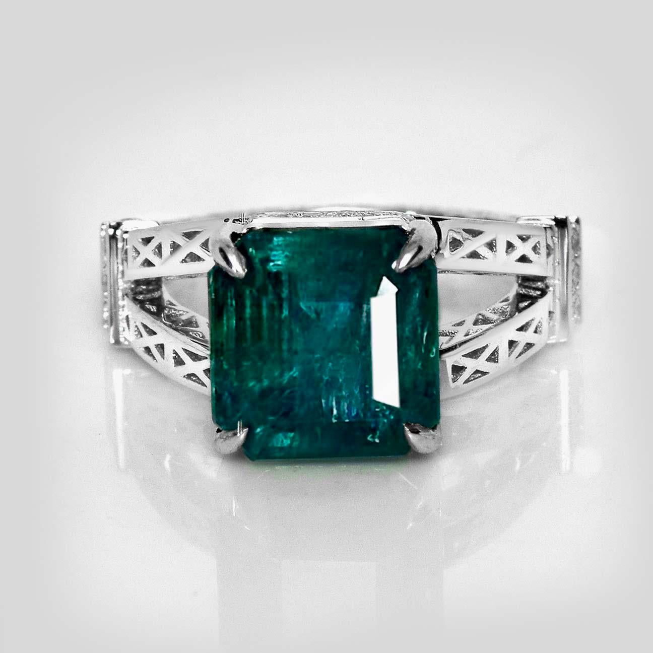 *IGI 14K 5.88 Ct Natural Zambia Emerald&Diamonds Antique Engagement Ring*

An IGI-certified natural intense bluish-green emerald weighing 5.88 ct set on the 14K white gold halos setting design band with natural F-G, VS diamonds weighing 0.37