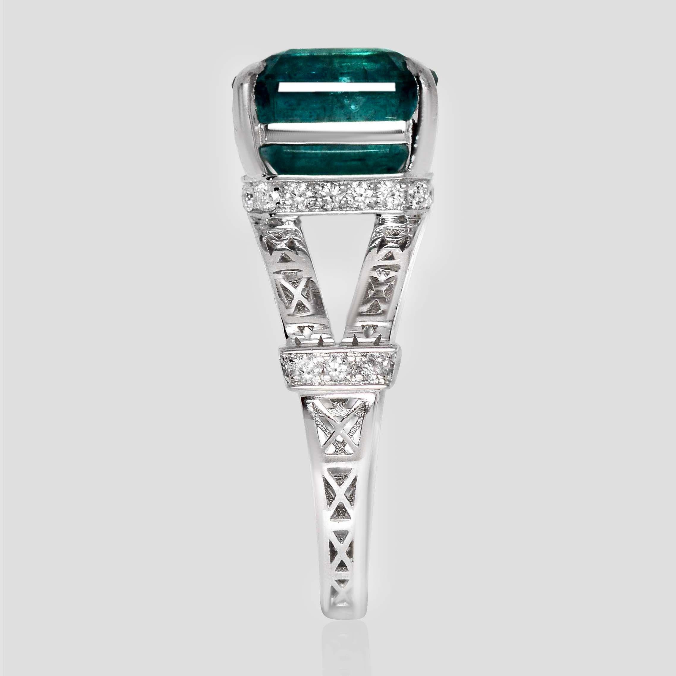 Women's or Men's IGI 14K 5.88 Ct Natural Zambia Emerald&Diamonds Antique Engagement Ring For Sale