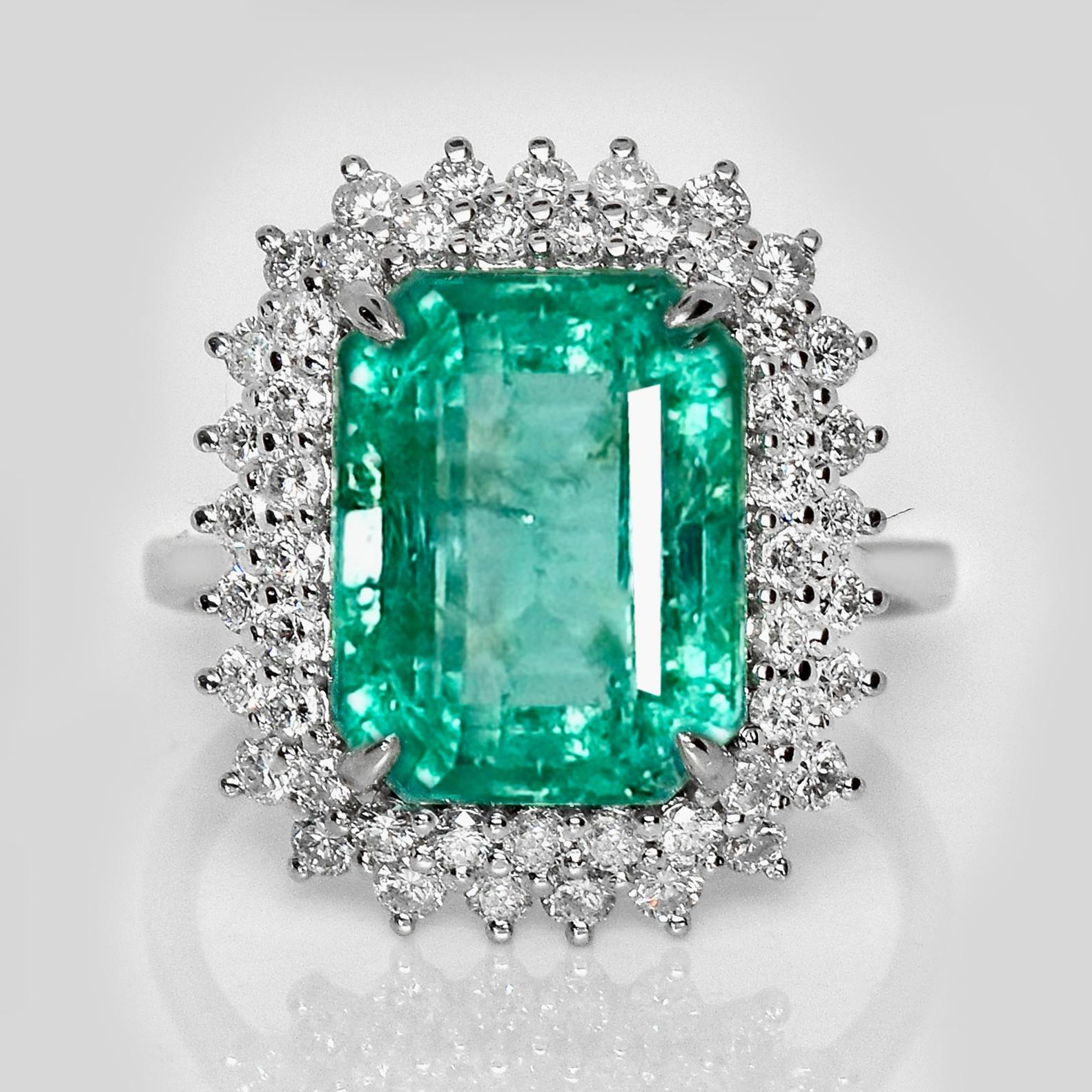 *IGI 14K 6.19 Ct Natural Emerald&Diamonds Antique Engagement Ring*

An IGI-certified natural intense bluish-green emerald weighing 6.19 ct set on a 14K white gold luxury table design band with natural F-G, VS diamonds weighing 1.04 ct.

The ring