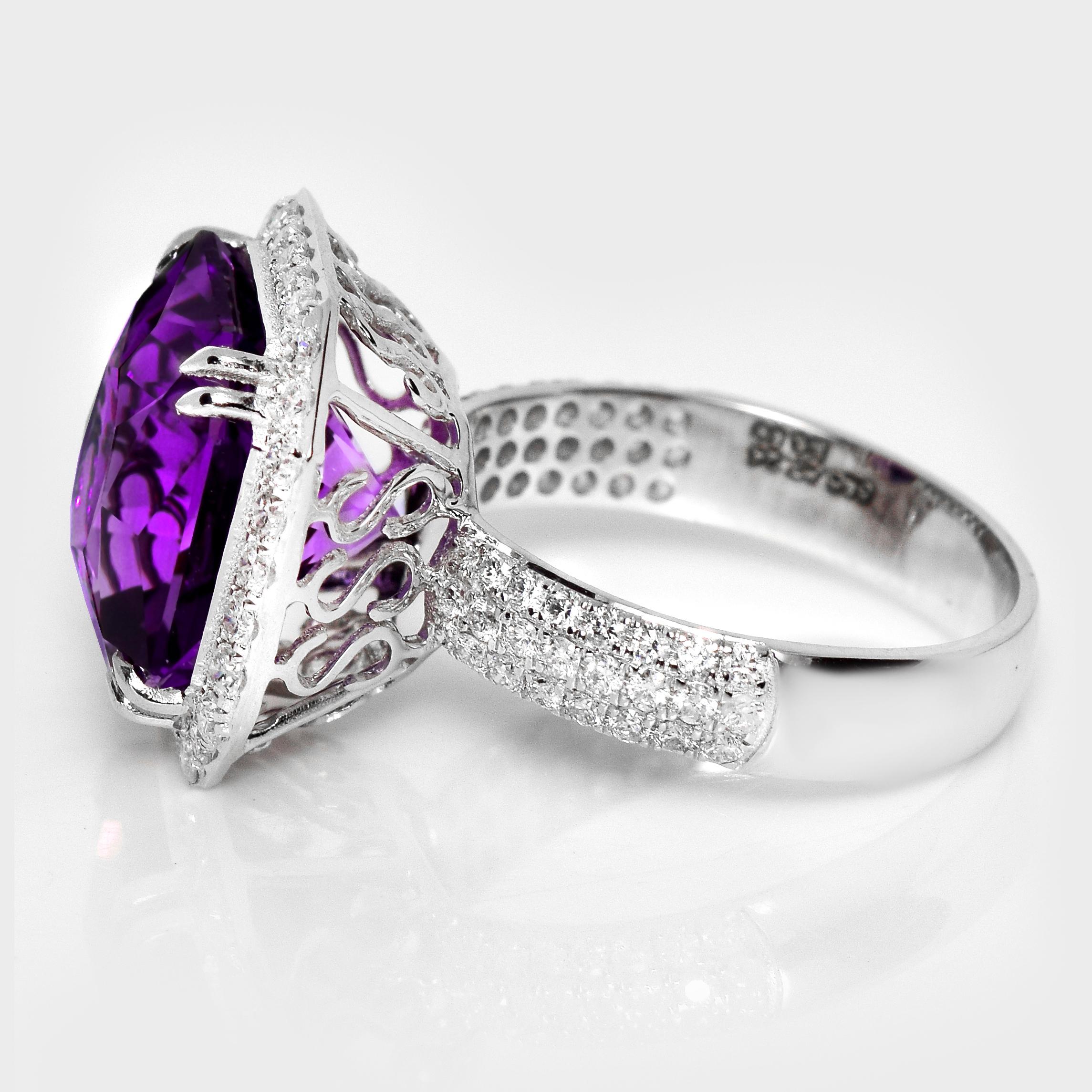 Quadrato IGI 14K 7,24 ct  Anello di fidanzamento antico con diamanti Vivid Diamonds di colore viola naturale in vendita