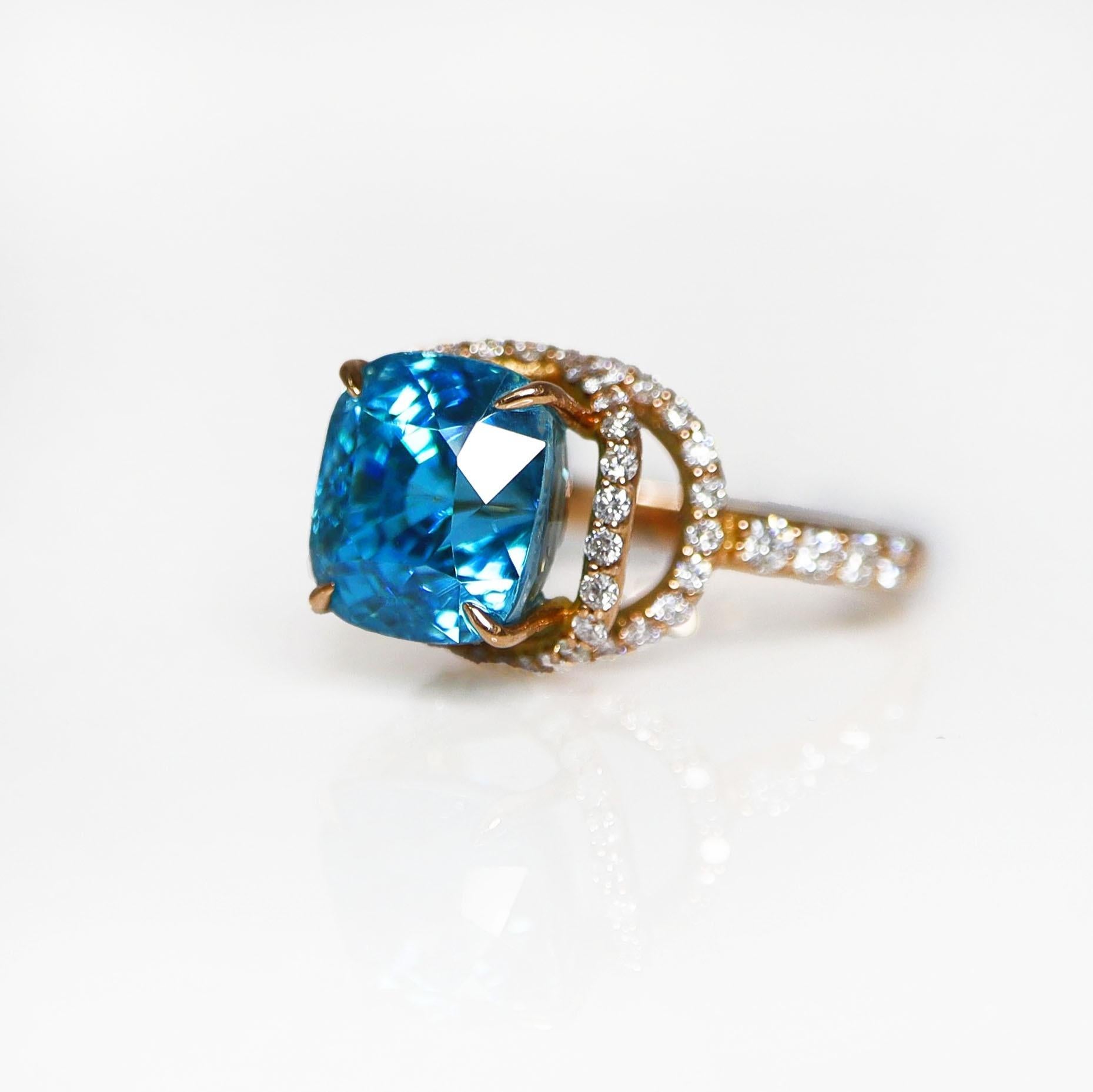 Taille octogone IGI 14k 7.75 Ct Natural Blue Zircon Antique Art Deco Style Engagement Ring en vente