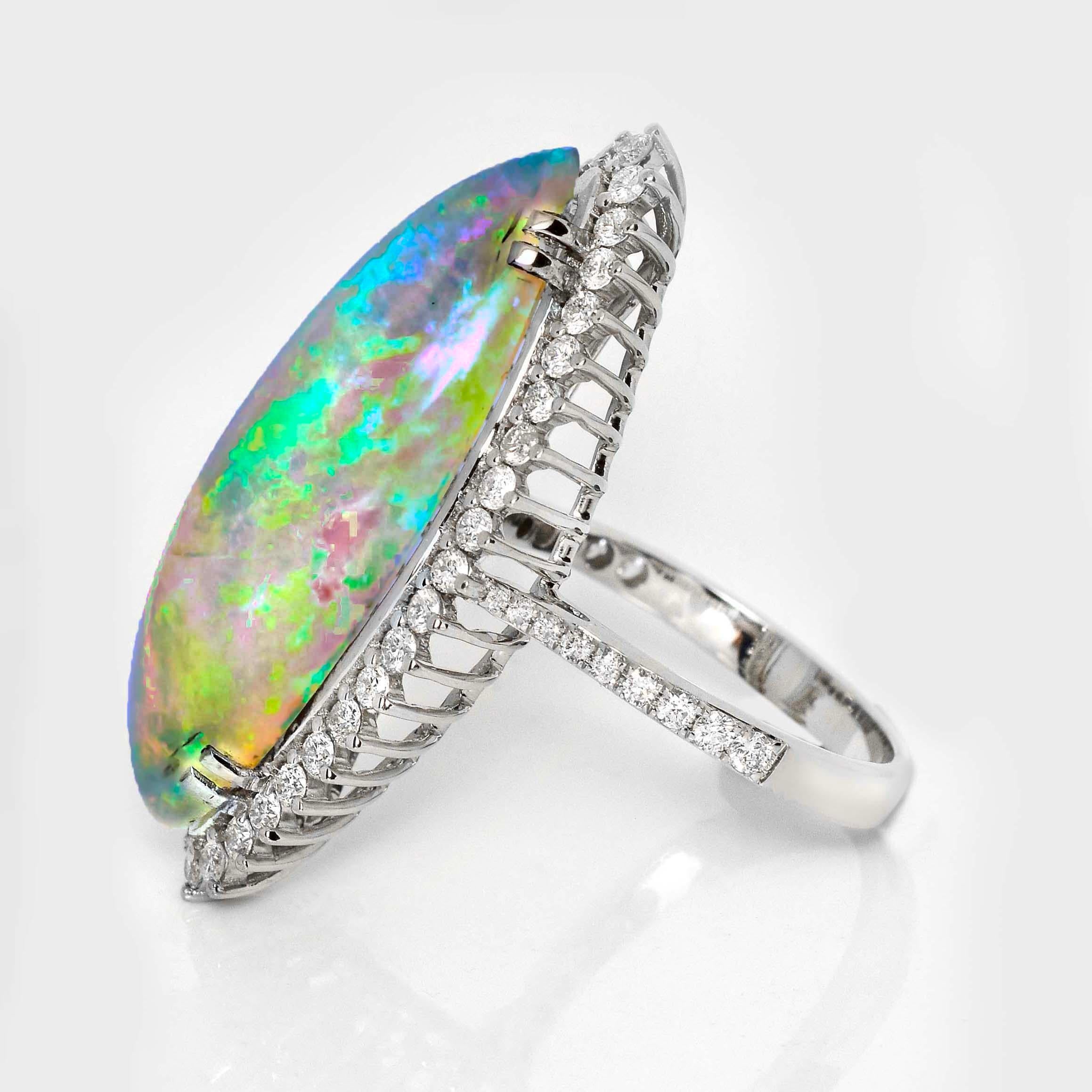 IGI 18K 8,70 ct  Antiker Verlobungsring mit natürlichen Farbspielen von Opal und Diamanten (Cabochon) im Angebot