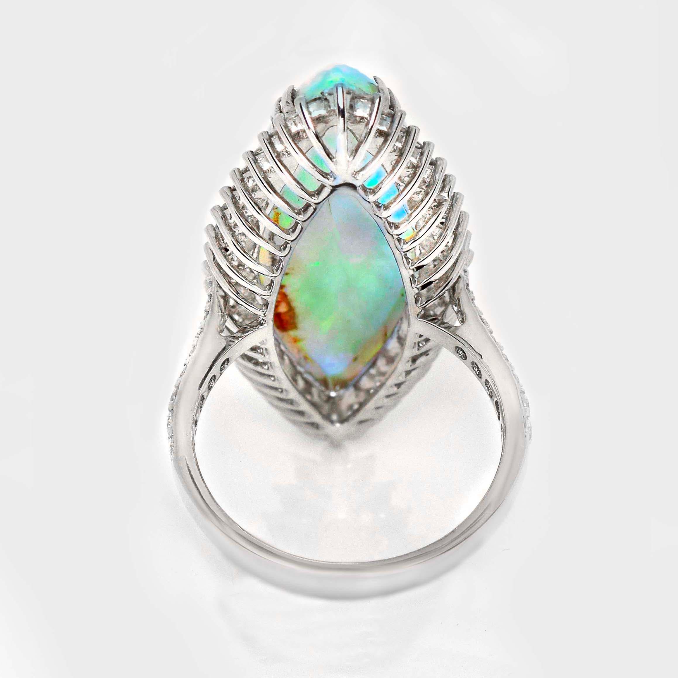 IGI 18K 8,70 ct  Antiker Verlobungsring mit natürlichen Farbspielen von Opal und Diamanten im Angebot 1