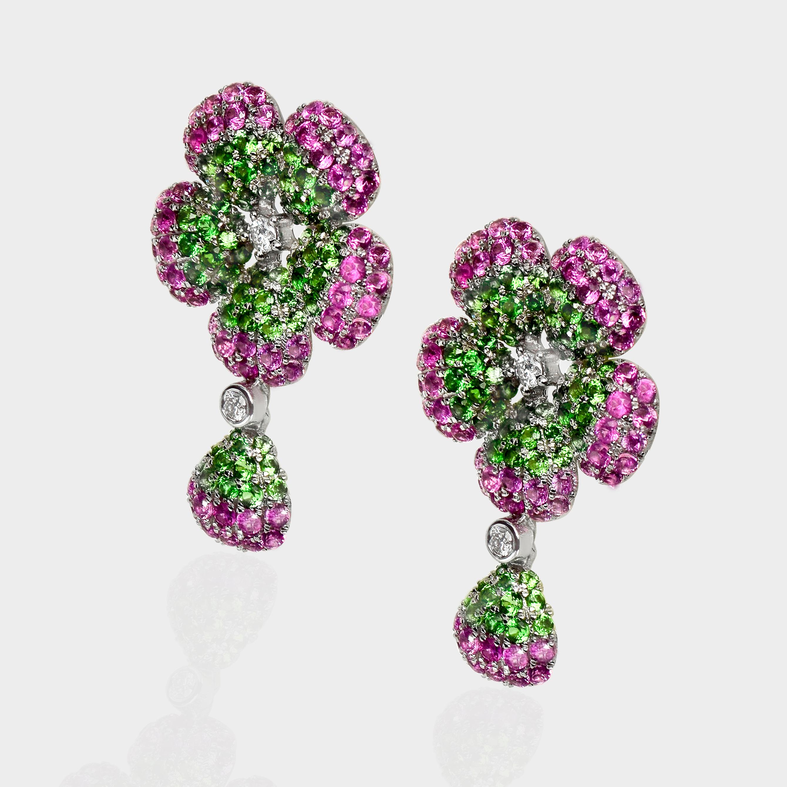 Contemporaneo Orecchini con zaffiri rosa naturali e diamanti IGI in oro bianco 14K in vendita