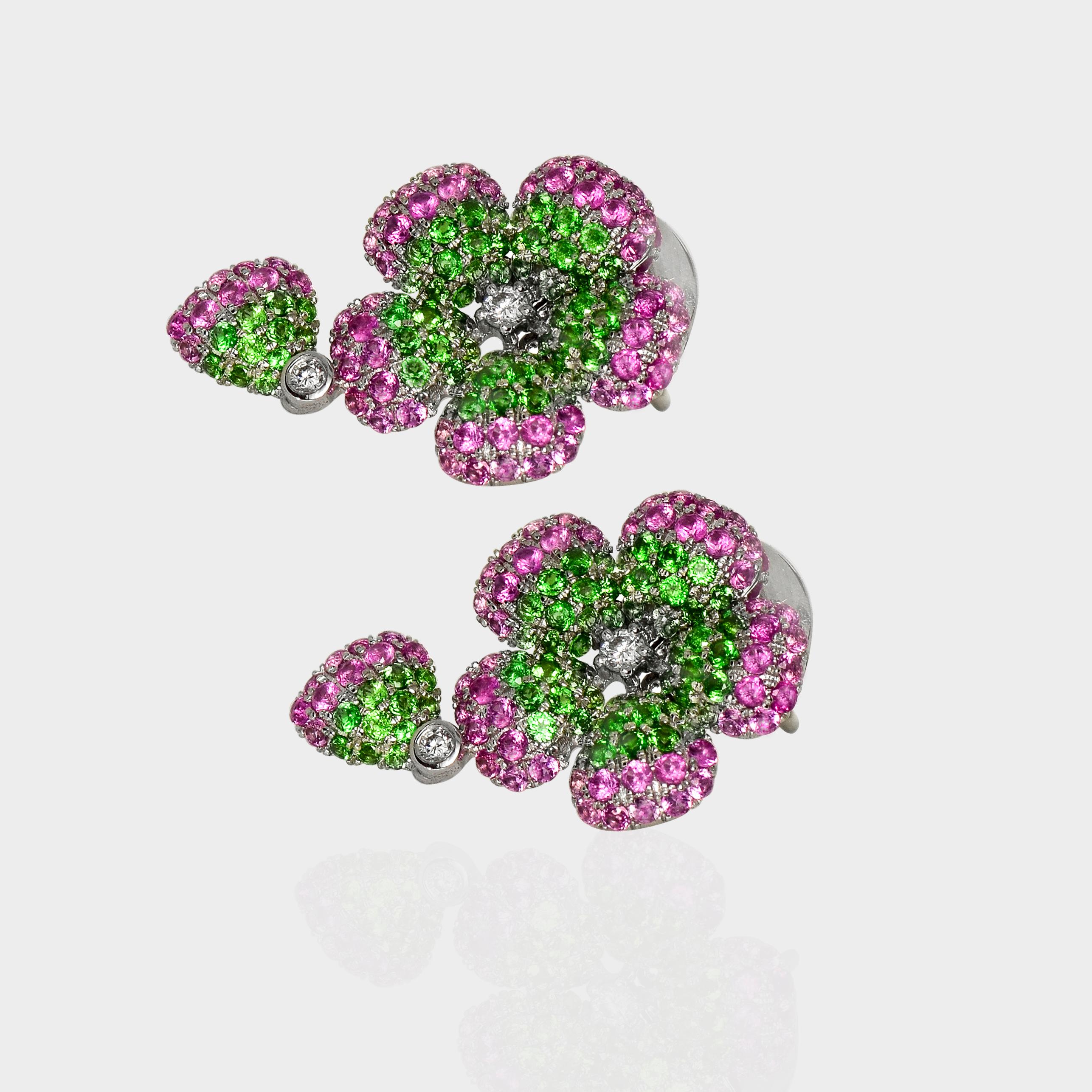 Orecchini con zaffiri rosa naturali e diamanti IGI in oro bianco 14K in vendita 1