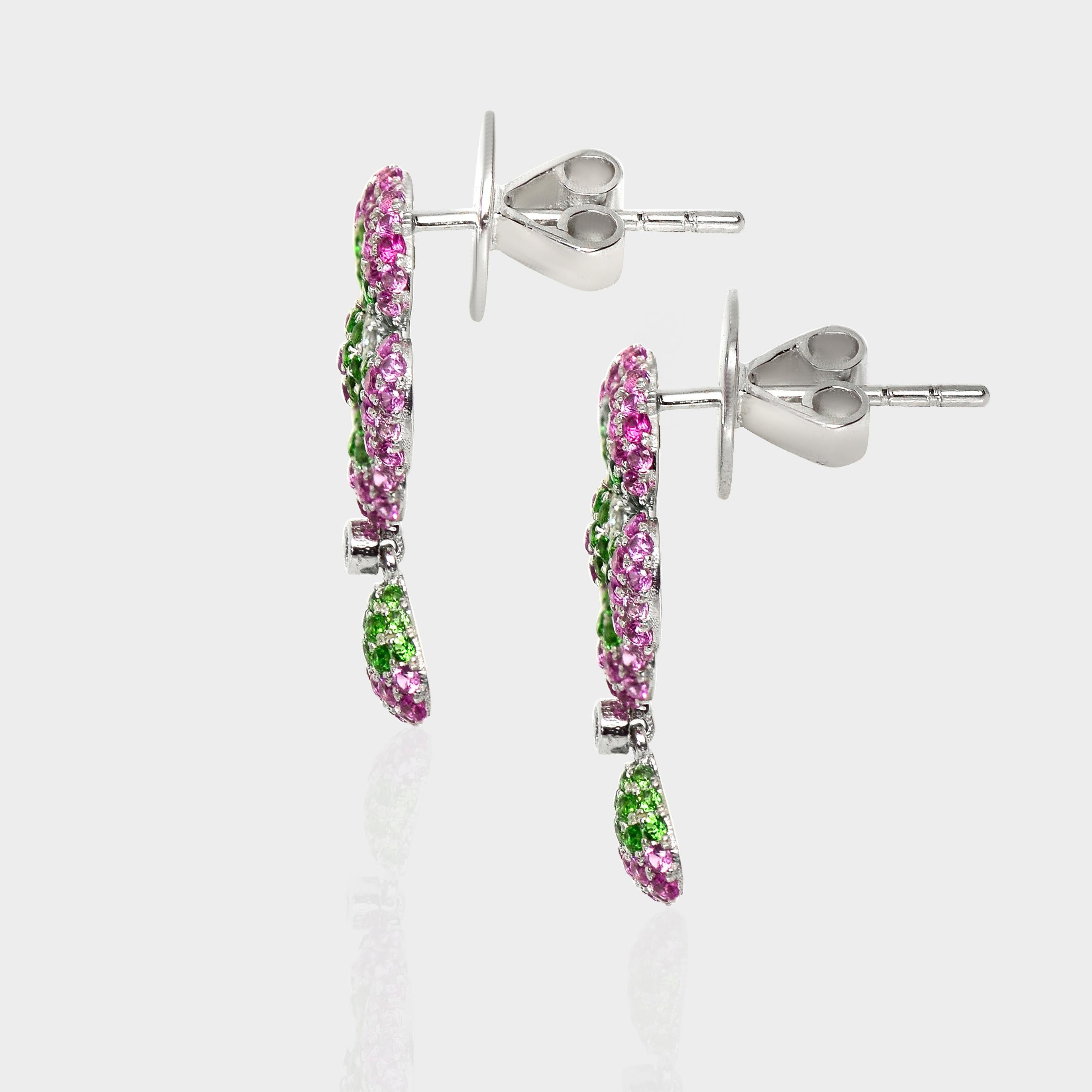 Orecchini con zaffiri rosa naturali e diamanti IGI in oro bianco 14K in vendita 2