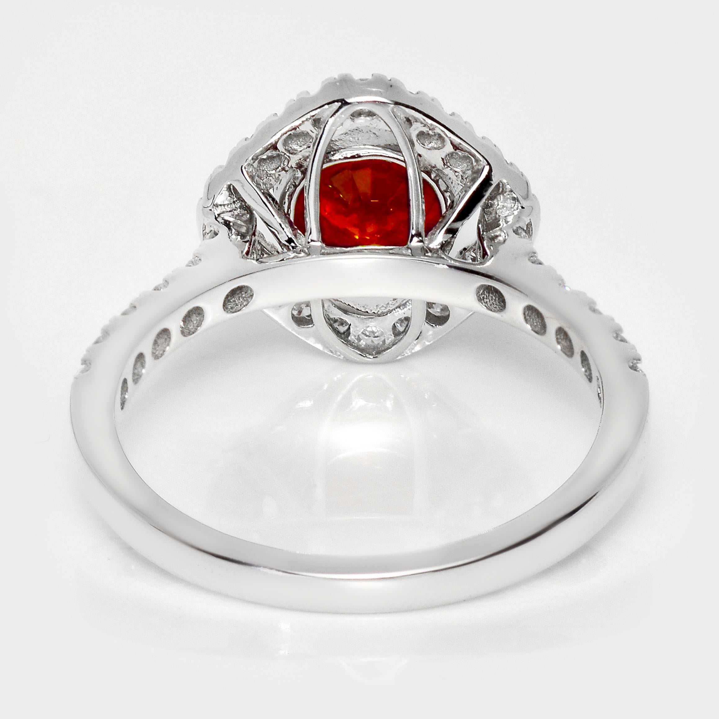 Anello di fidanzamento con rubino a forma rotonda in oro bianco 14K IGI 1,69 ct In condizioni Nuovo in vendita a Kaohsiung City, TW