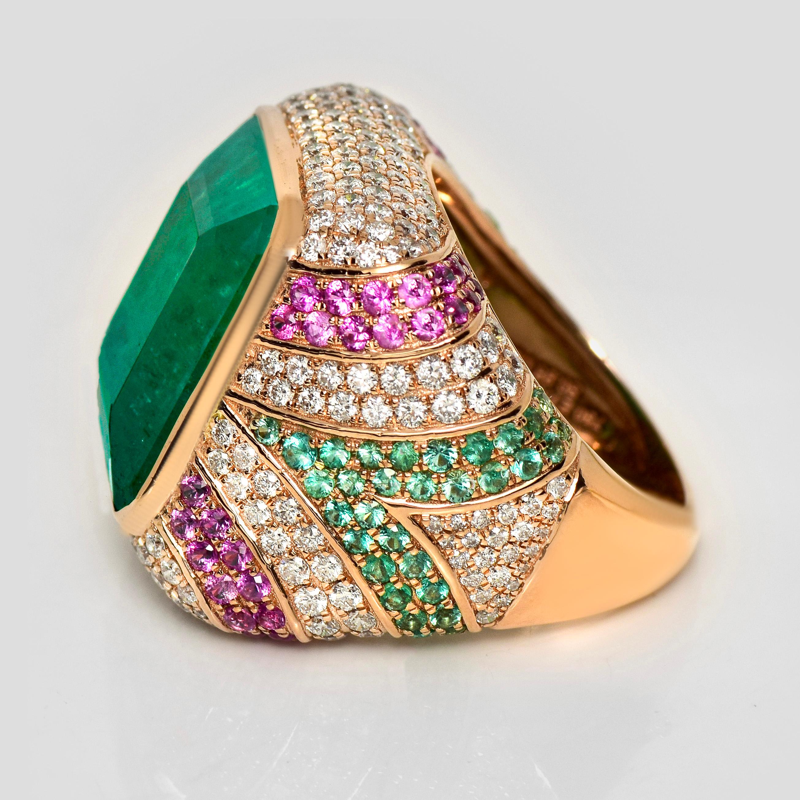 IGI 17.70 Ct 18K Rose Gold Vivid Green Emerald Diamond Cocktail Ring (Smaragdschliff) im Angebot