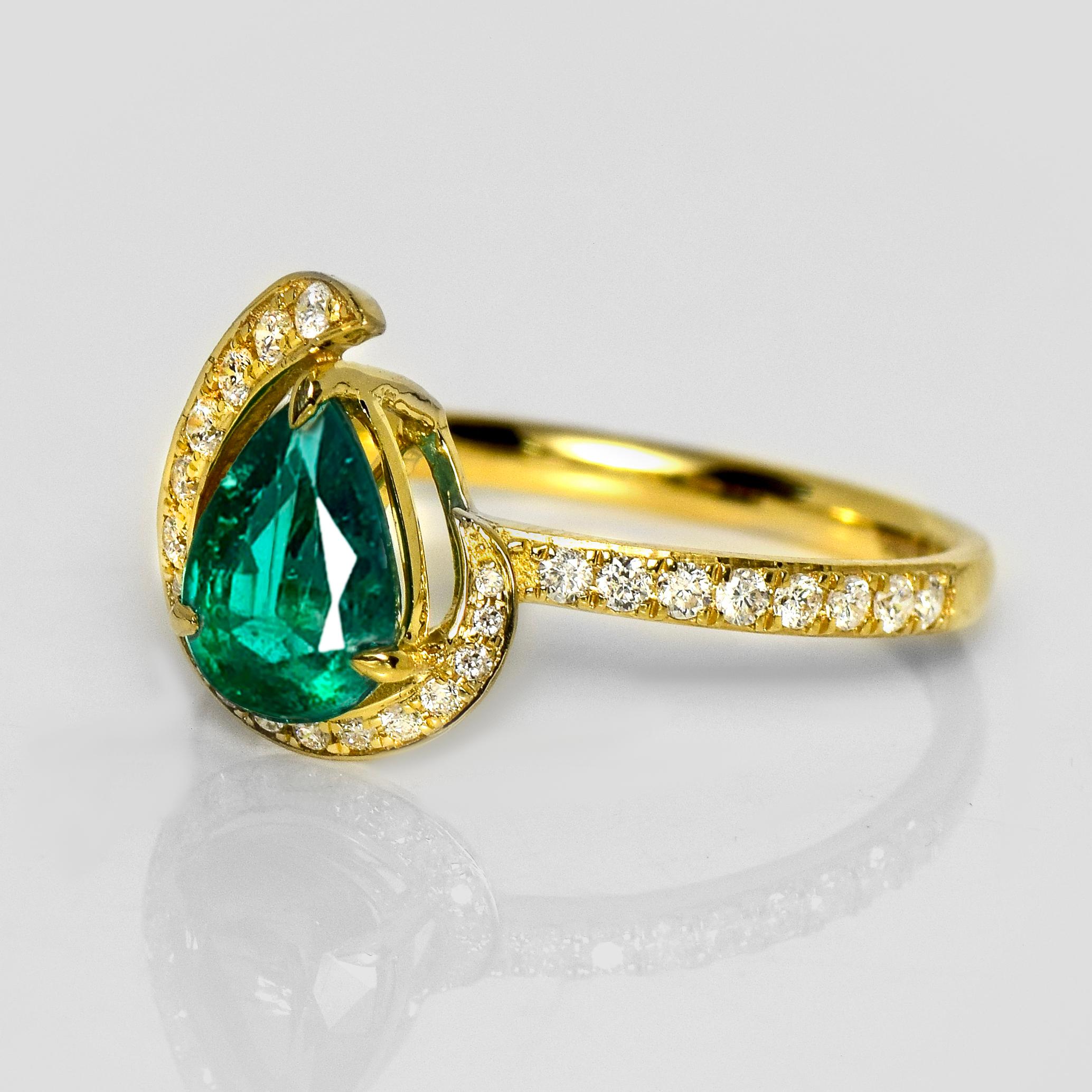 Contemporaneo IGI 18K 0.89 ct Zambia Vivid Green Emerald&Diamonds Engagement Ring in vendita