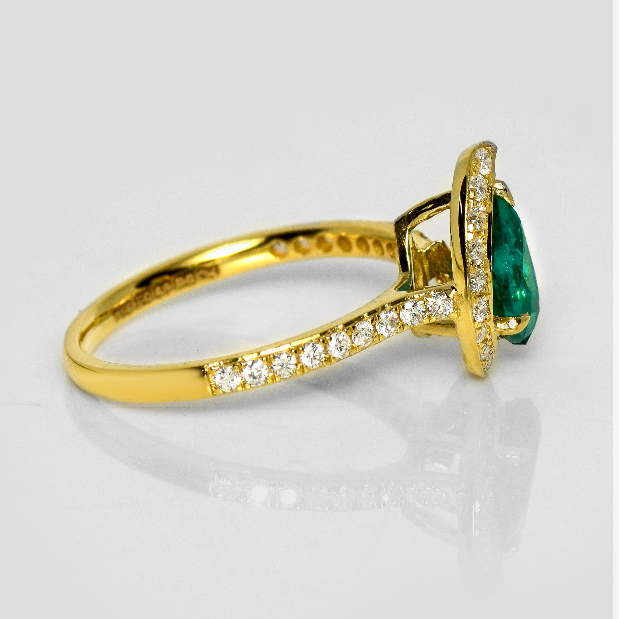 Taglio a goccia IGI 18K 0.89 ct Zambia Vivid Green Emerald&Diamonds Engagement Ring in vendita