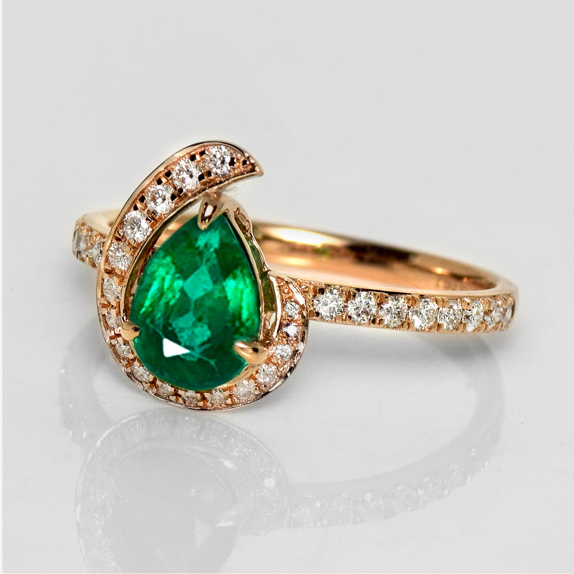 Contemporaneo IGI 18K 0.94 ct Zambia Vivid Green Emerald&Diamonds Engagement Ring in vendita