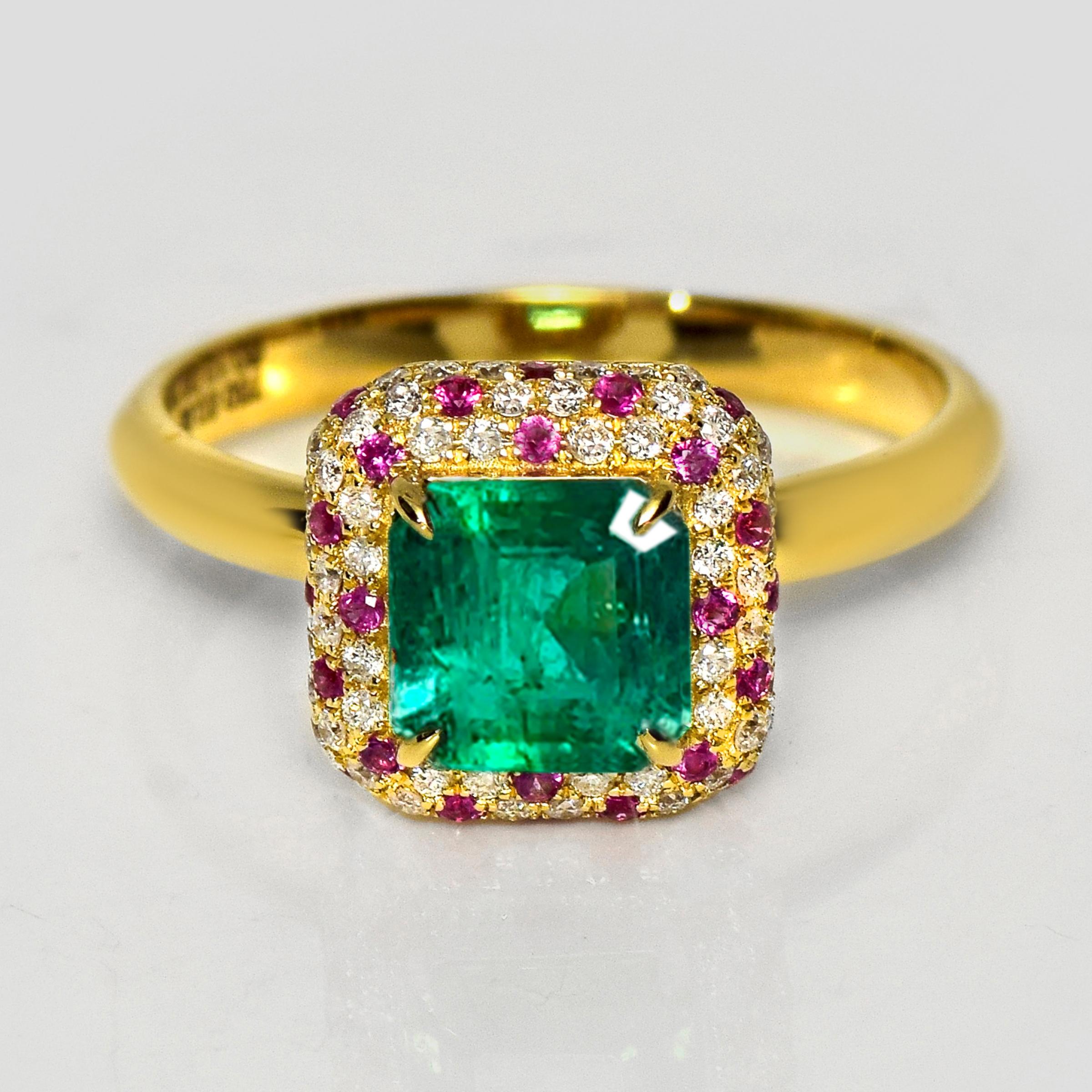 * IGI 18K 0.96 ct Zambia Vivid Green Emerald&Diamonds Engagement Ring*

This stunning piece of jewelry features a Zambia 0.96-carat rare, natural, IGI-certified emerald as the center stone. It is set in 18K yellow gold and surrounded by multiple