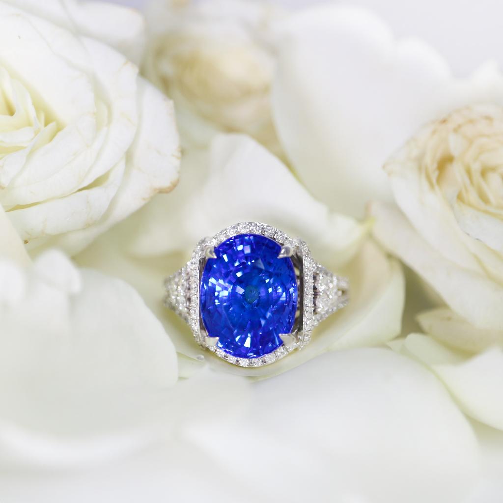 **One IGI 18K White Gold 10.07 Ct Tanzanite&Diamonds Engagement Ring**

One IGI-Certified natural top-quality vivid blue Tanzanite as the center stone weighing 10.07 ct
surrounding by the FG VS accent diamonds weighing 0.86 ct not only to make the