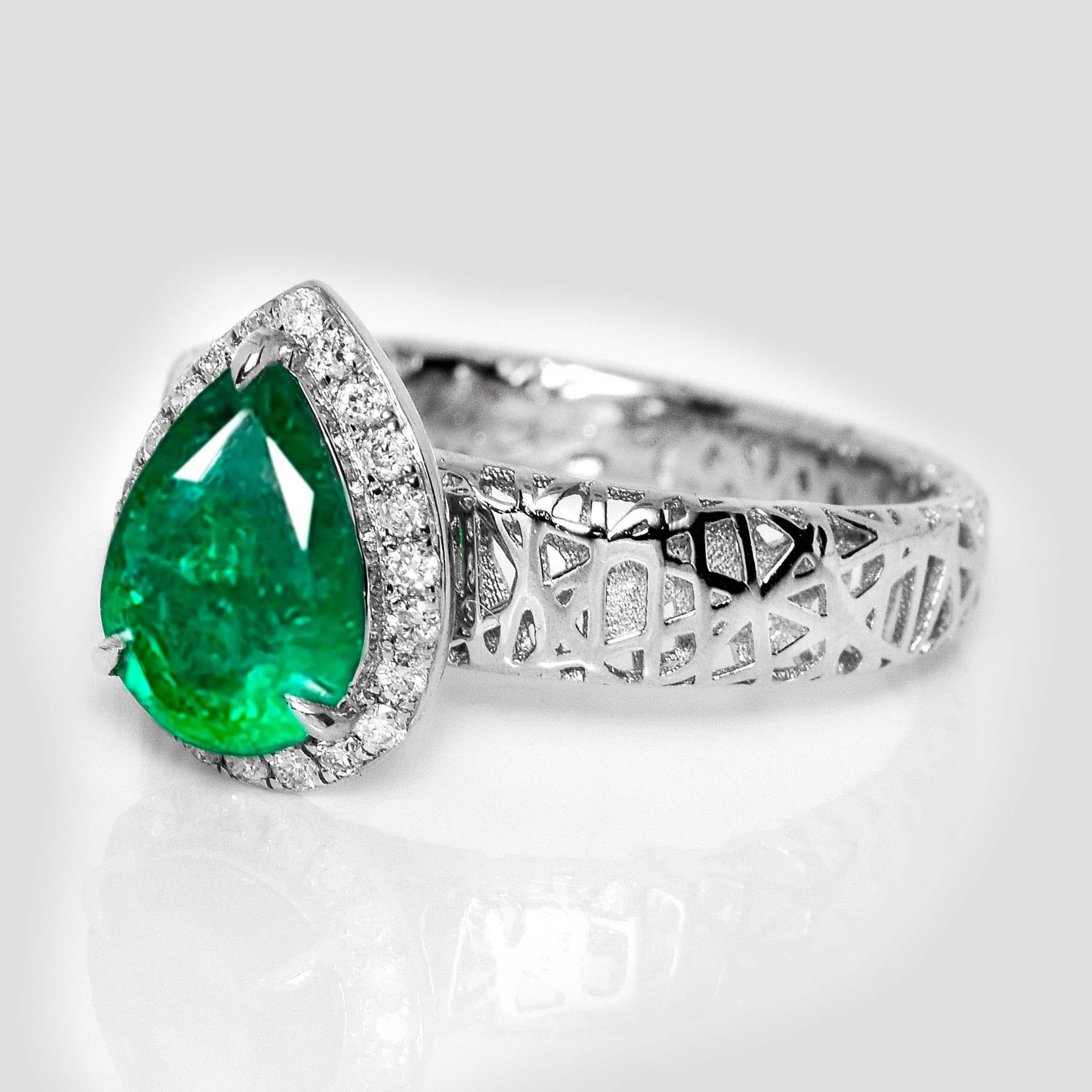 IGI 18K 1.33 Ct Zambia Esmeralda&Diamantes Anillo de compromiso Art Decó Contemporáneo en venta