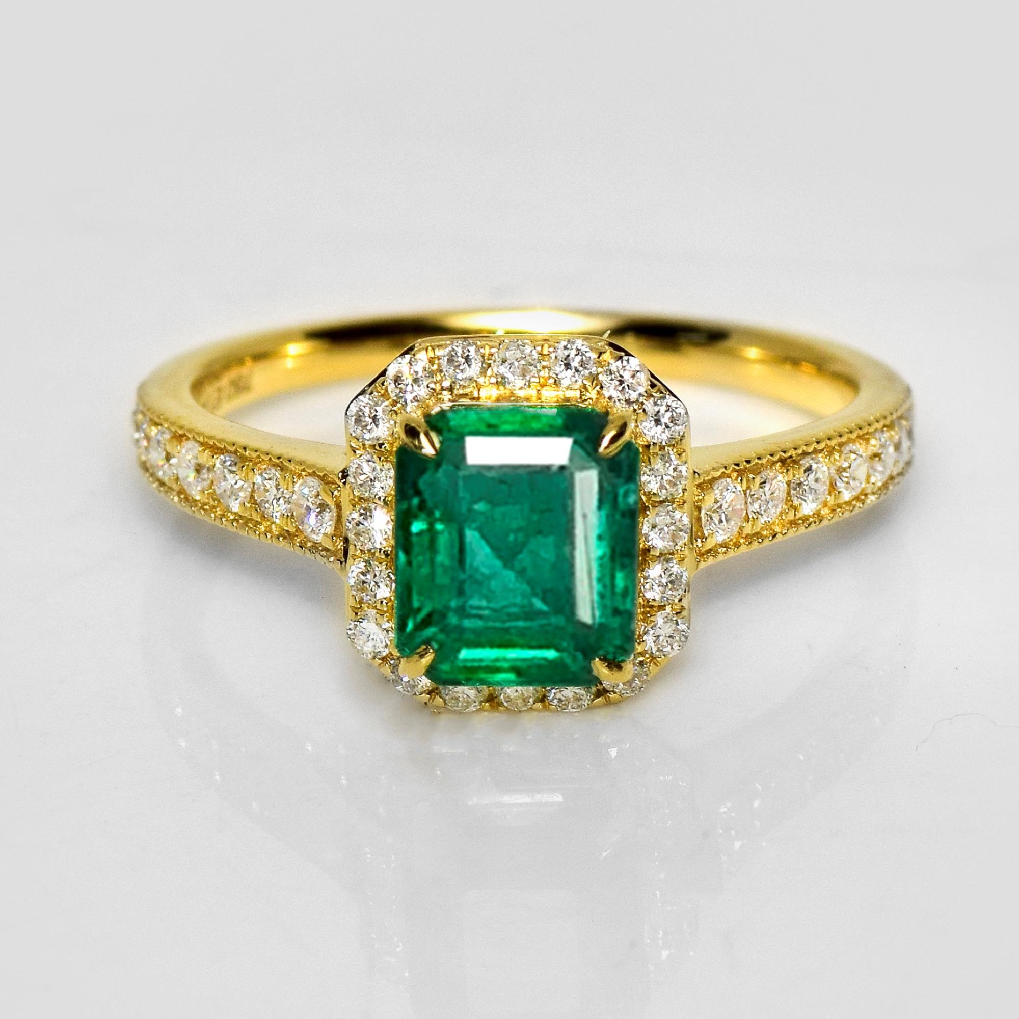 *IGI 18K 1.46 Ct Zambia Emerald&Diamonds Art Deco Engagement Ring* (Bague de fiançailles Art Déco)

Une émeraude naturelle vert vif de Zambie certifiée IGI pesant 1,47 ct est sertie sur le bracelet en or jaune 18 carats avec des diamants naturels FG