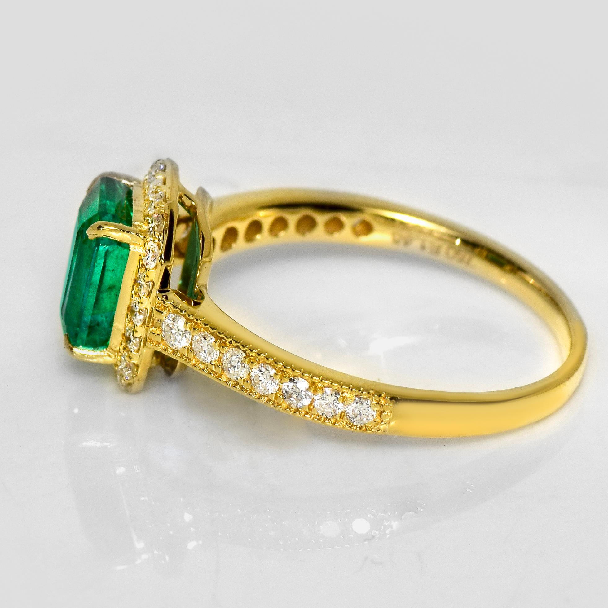 Taille émeraude IGI 18K 1.46 Ct Zambia Emerald&Diamonds Art Deco Engagement Ring en vente