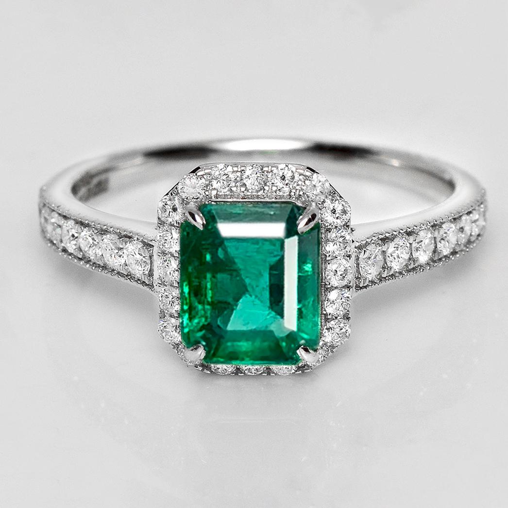 *IGI 18K 1.48 Ct Zambia Emerald&Diamonds Art Deco Engagement Ring* (Bague de fiançailles Art Déco)

Une émeraude naturelle vert vif de Zambie certifiée IGI pesant 1,48 ct est sertie sur le bracelet en or blanc 18 carats de diamants naturels FG VS