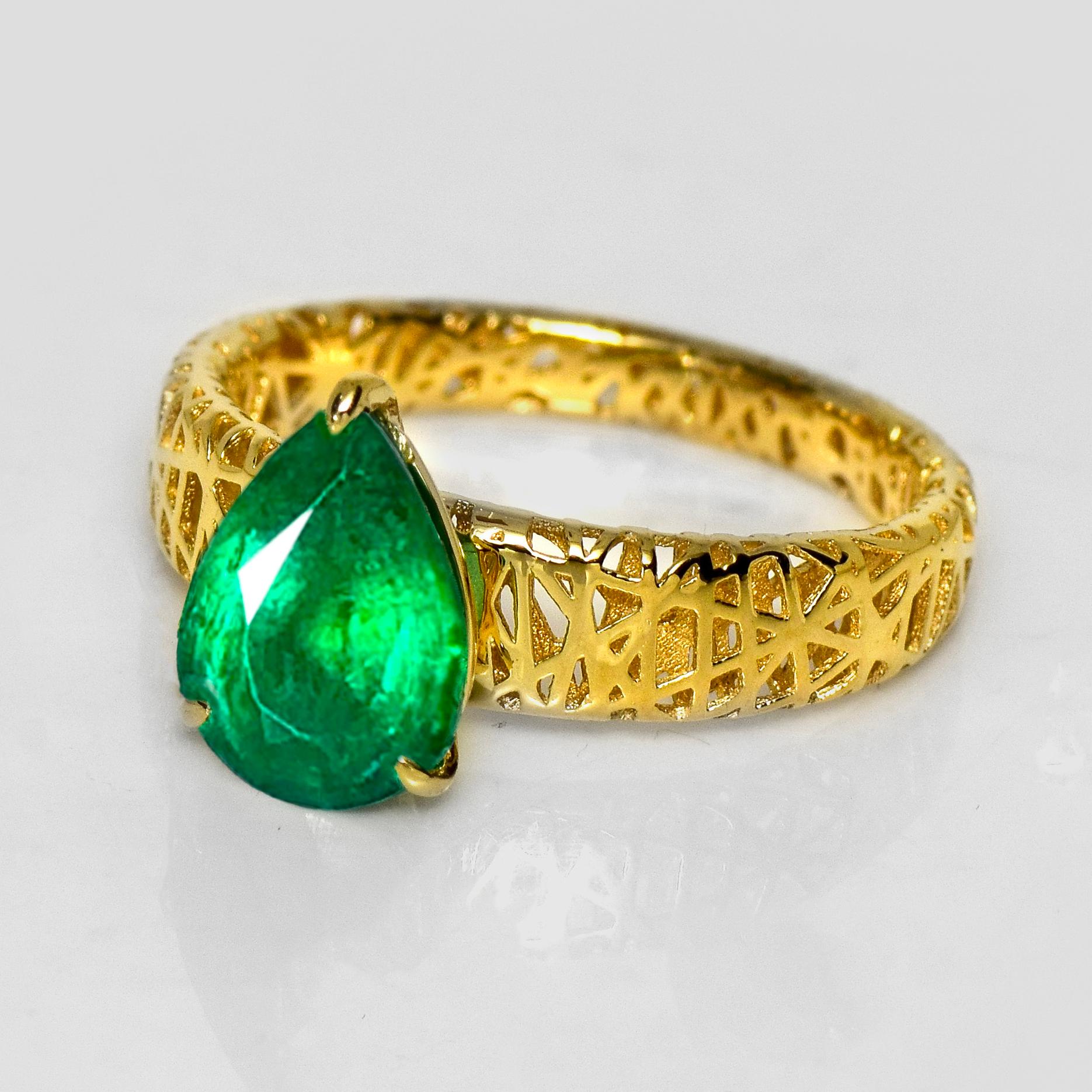 Contemporain IGI 18K 1.65 Ct Zambia Emerald Art Deco Engagement Ring en vente