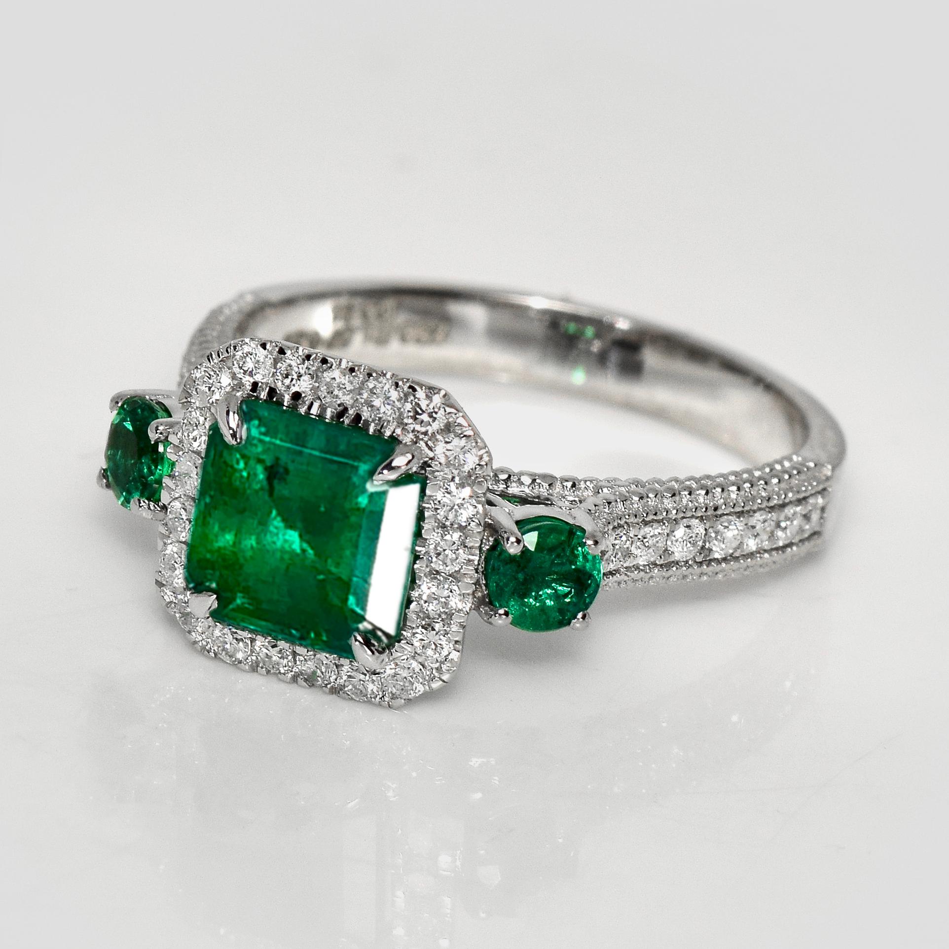 IGI 18K 1,67 Ct Zambia Esmeralda Verde Vivo&Diamantes Anillo de Compromiso Art Decó Contemporáneo en venta