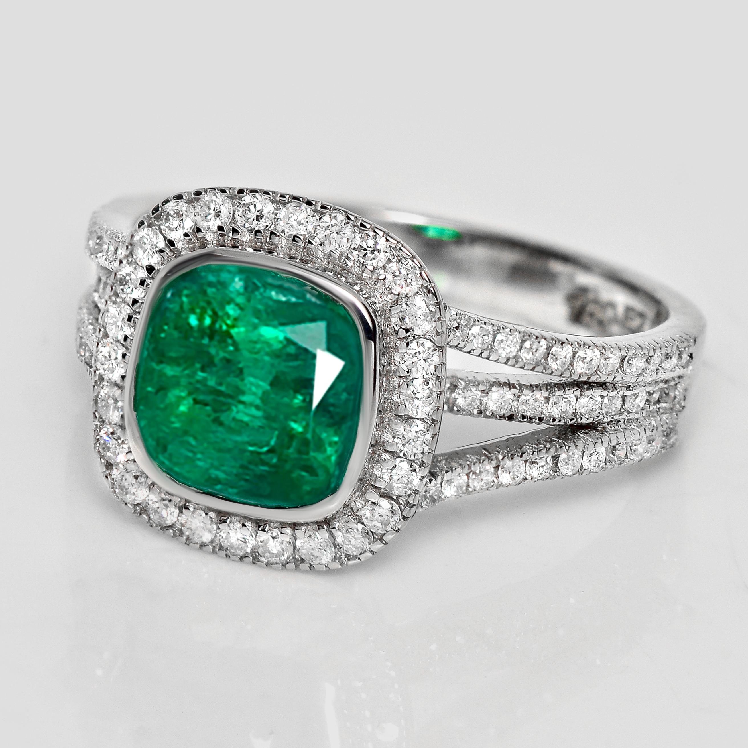 Contemporain Bague de fiançailles IGI 18K 2.07 Ct Emerald&Diamonds Antique en vente