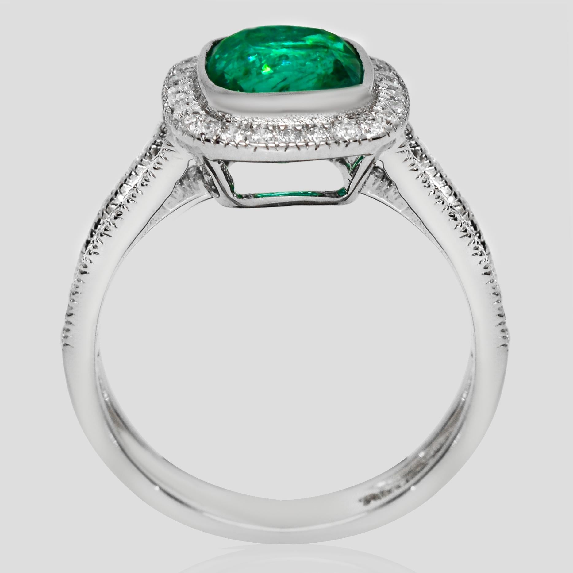 Taille coussin antique Bague de fiançailles IGI 18K 2.07 Ct Emerald&Diamonds Antique en vente