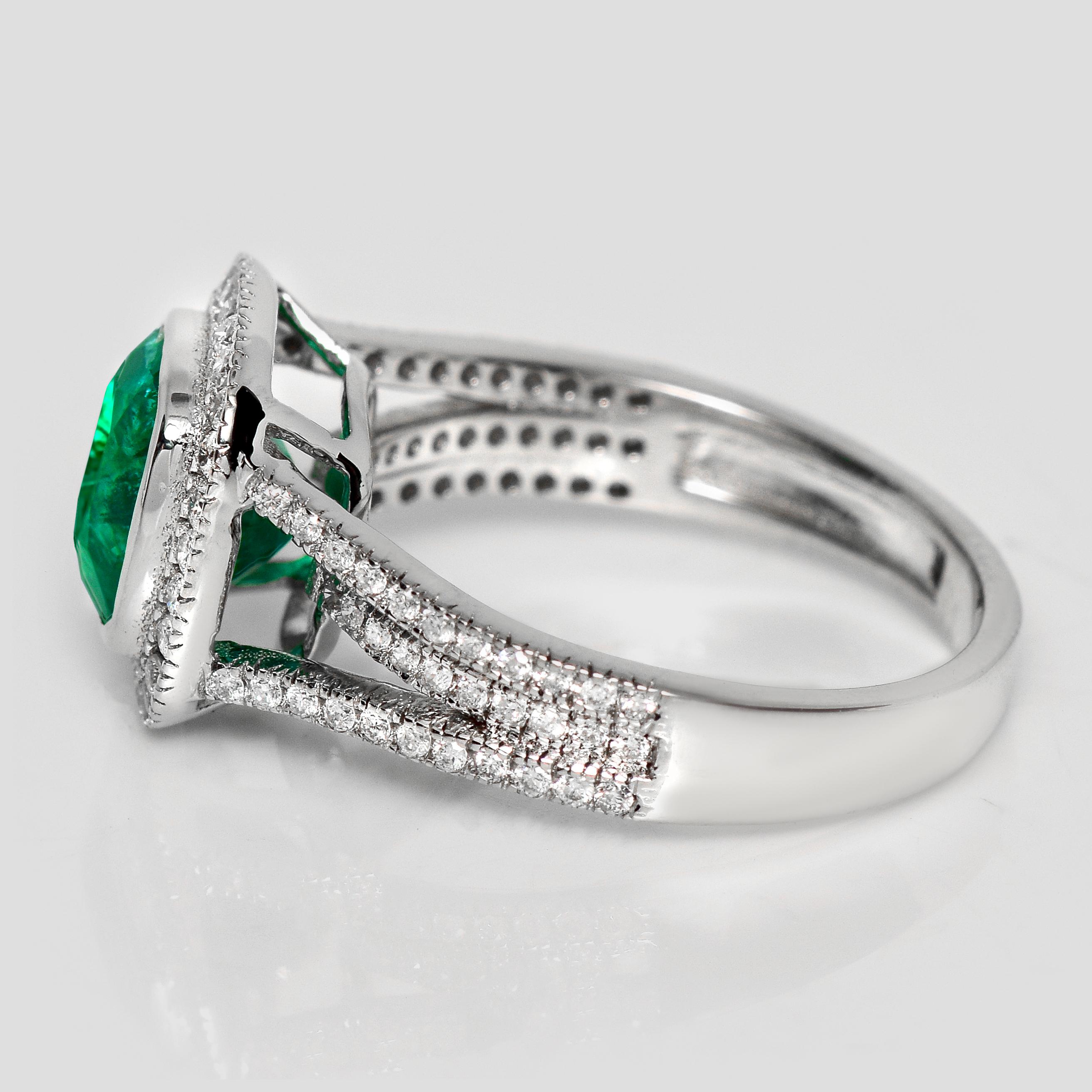 Bague de fiançailles IGI 18K 2.07 Ct Emerald&Diamonds Antique Unisexe en vente