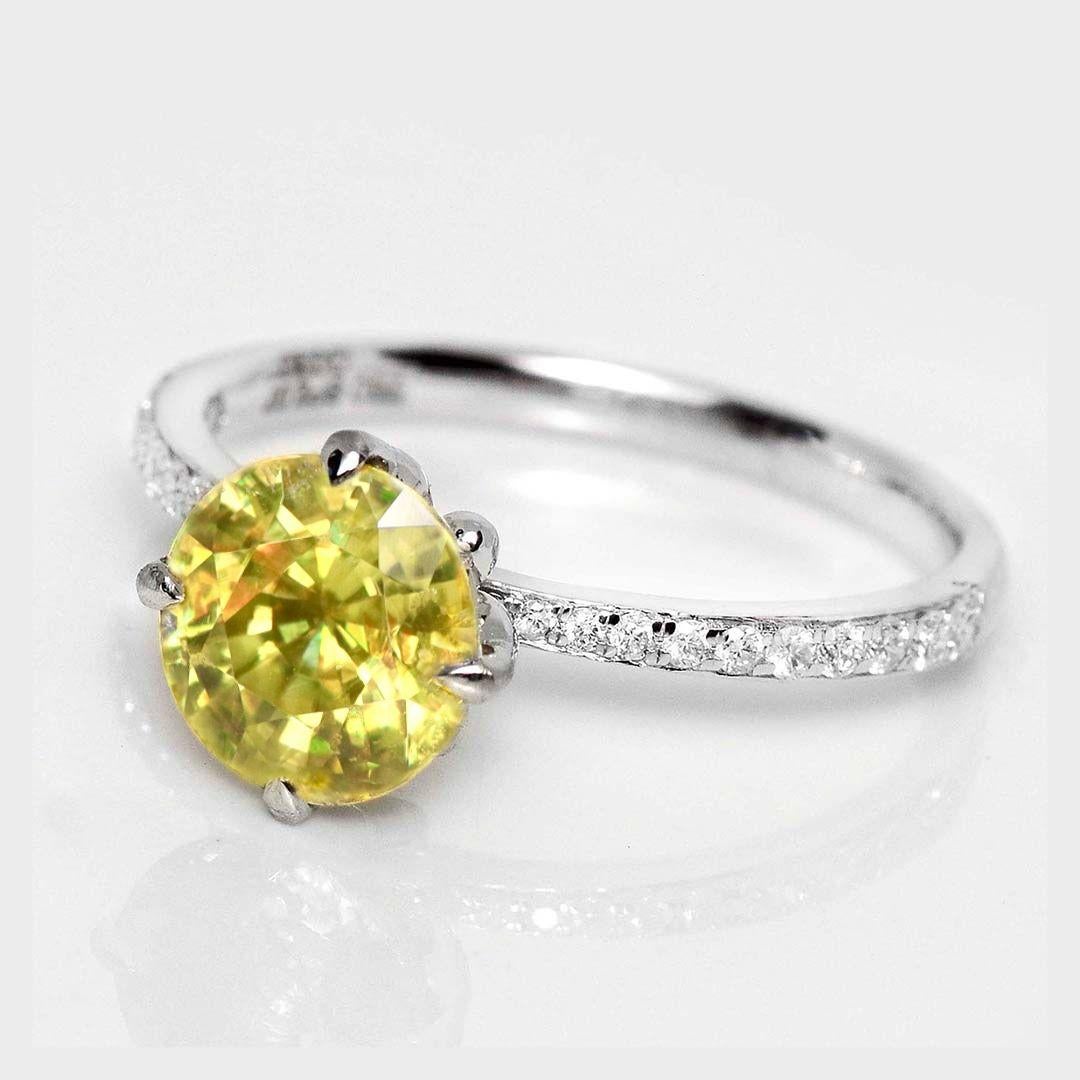 IGI 18K 2,07 ct  Anillo de compromiso antiguo con diamantes esfenos de color natural Art Decó en venta