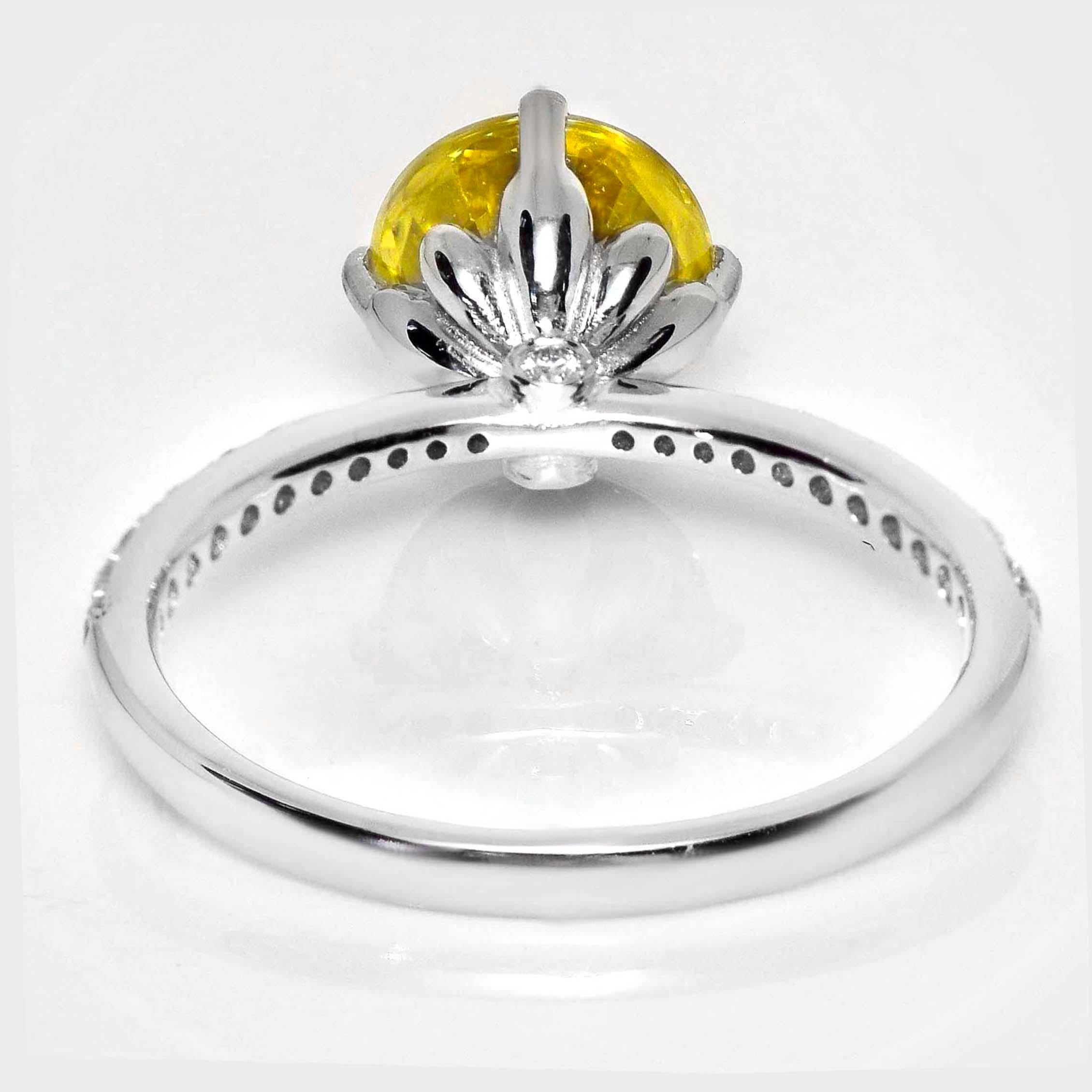 IGI 18K 2,07 ct  Anillo de compromiso antiguo con diamantes esfenos de color natural en Nuevo estado para la venta en Kaohsiung City, TW