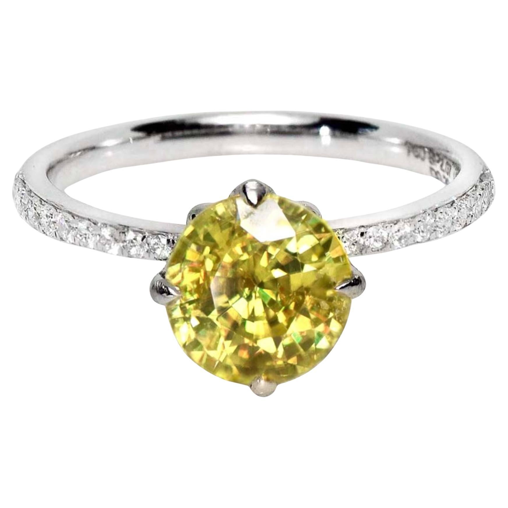IGI 18K 2,07 ct  Anillo de compromiso antiguo con diamantes esfenos de color natural