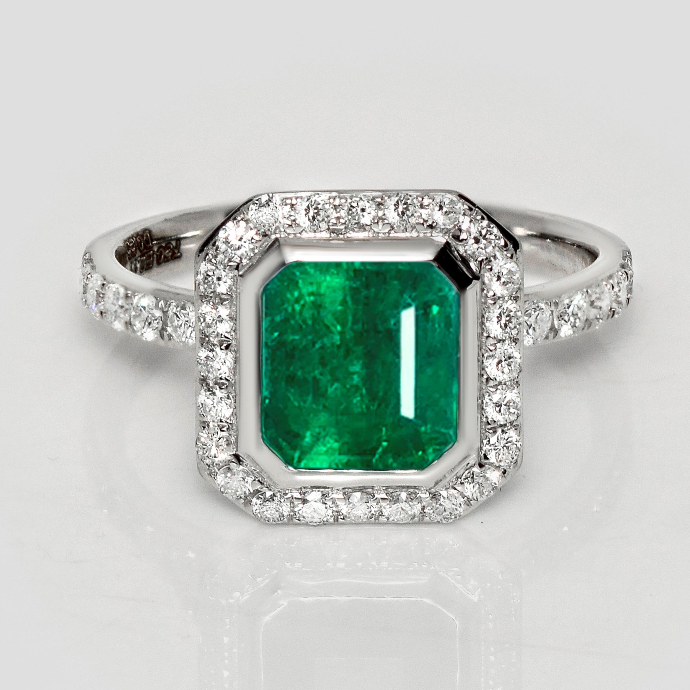 *IGI 18K 2.11 Ct Zambia Esmeralda&Diamantes Anillo de Compromiso Antiguo*

Una esmeralda verde viva natural de Zambia, certificada por el IGI, de 2,11 quilates, engastada en una banda de oro blanco de 18 quilates con diamantes naturales F-G, VS, de