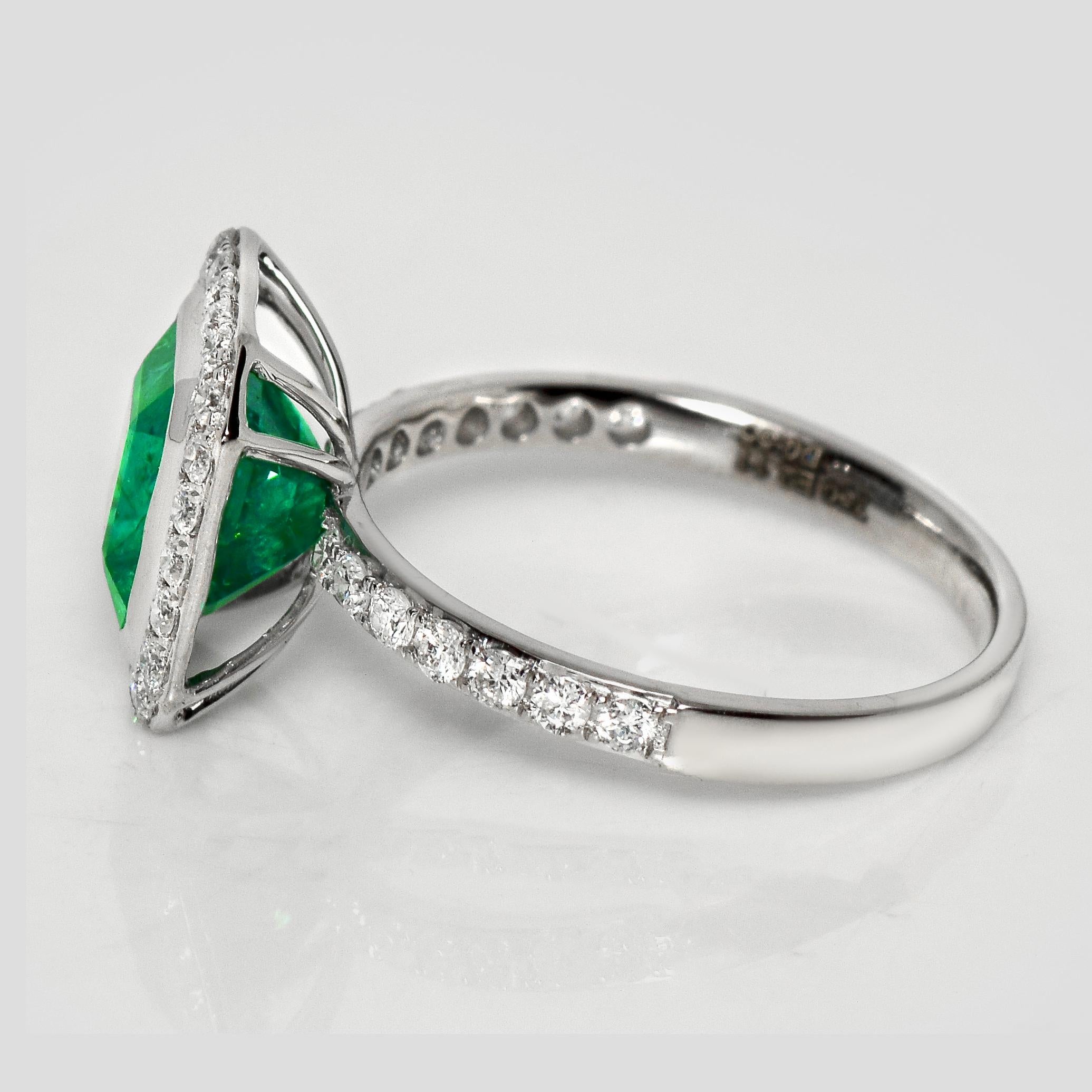 Femenino o masculino IGI 18K 2.11 Ct Zambia Esmeralda&Diamantes Anillo de Compromiso Antiguo en venta