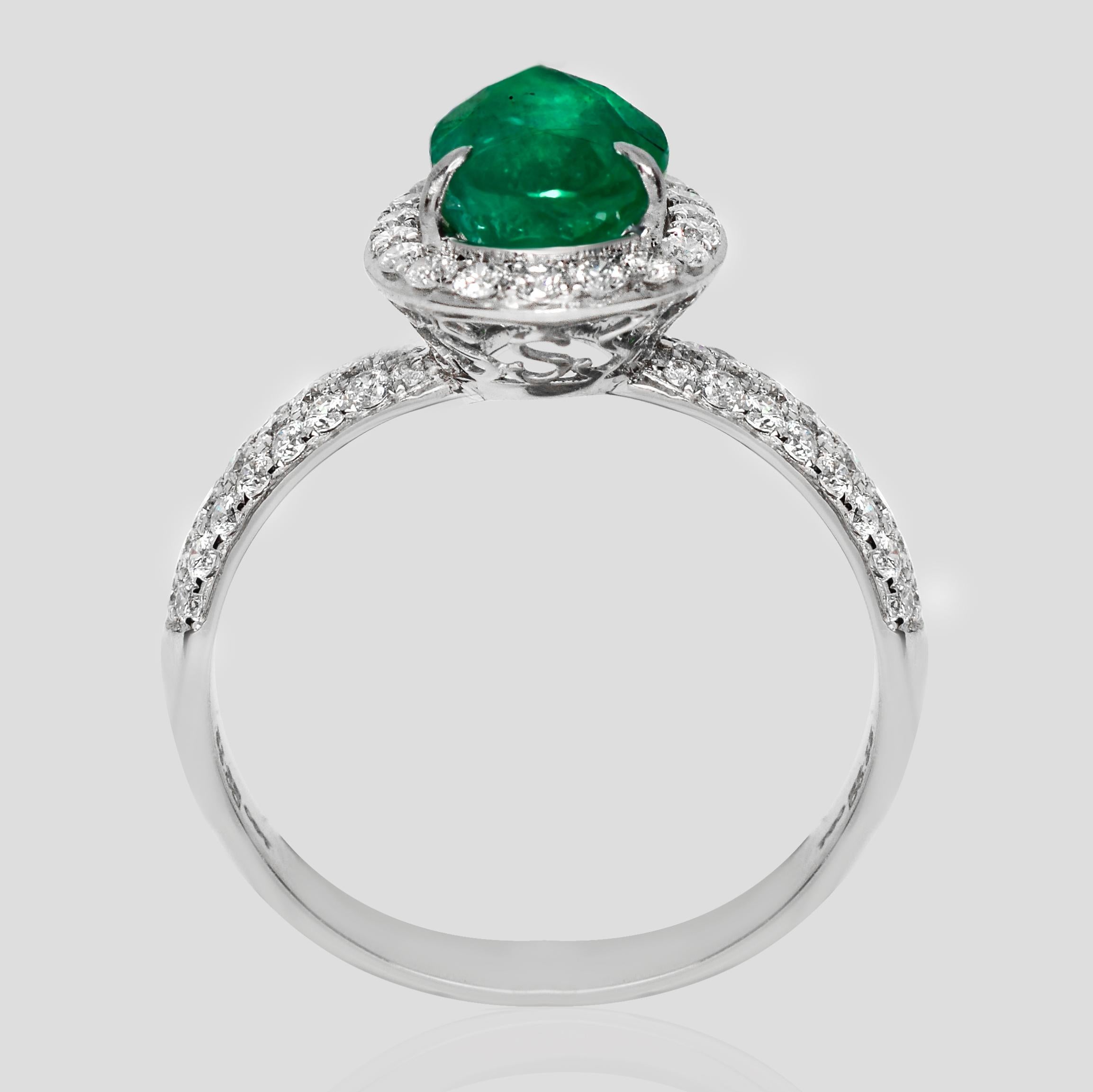 Taille poire Bague de fiançailles IGI 18K 2.13 Ct Zambia Emerald&Diamonds Antique en vente