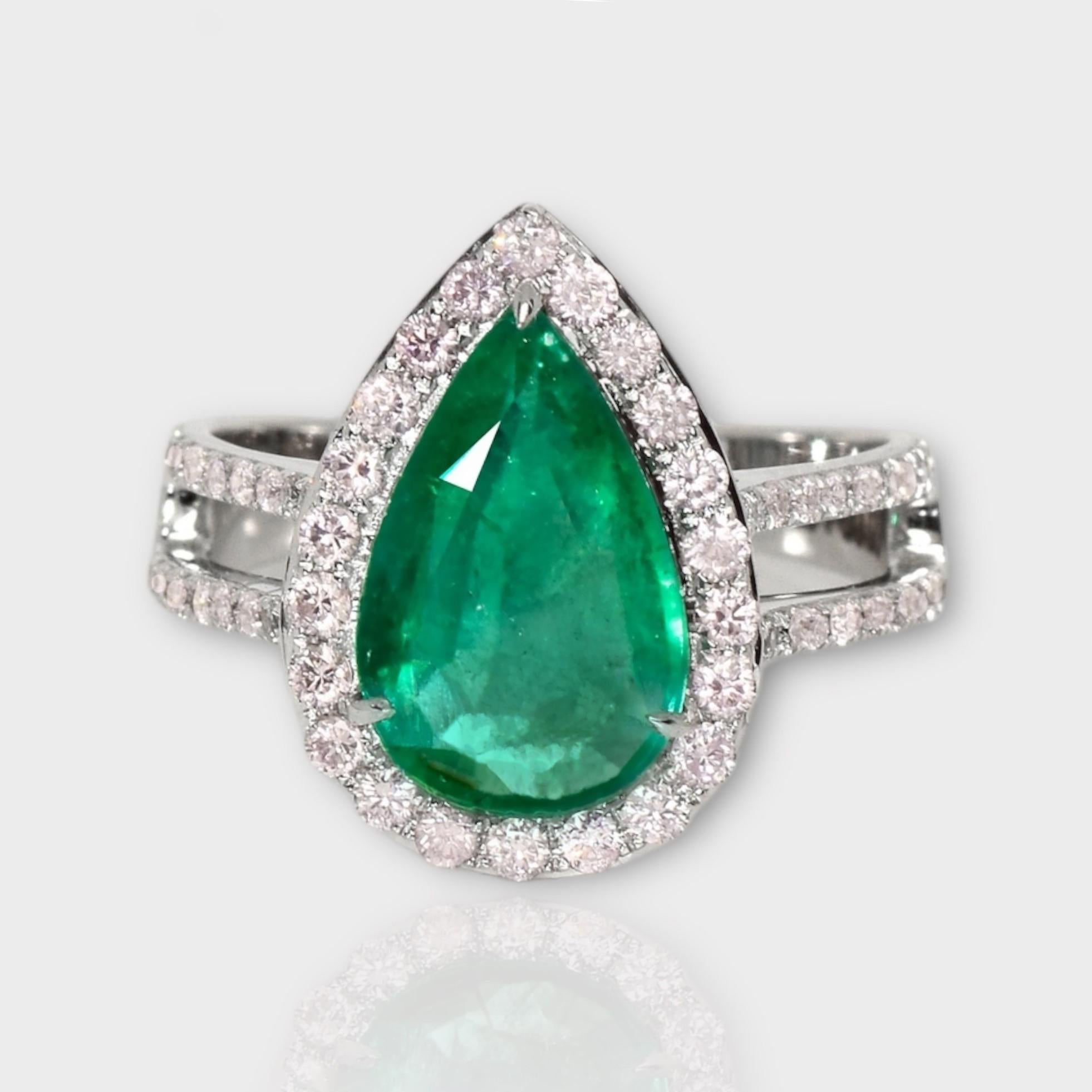 **IGI 18K White Gold 2.25 ct Emerald&Pink Diamonds Antique Art Deco Style Engagement Ring** 

An IGI-certified natural Zambia green emerald weighing 2.25 ct is set on an 18K white gold arc deco design band with natural pink diamonds weighing 0.66