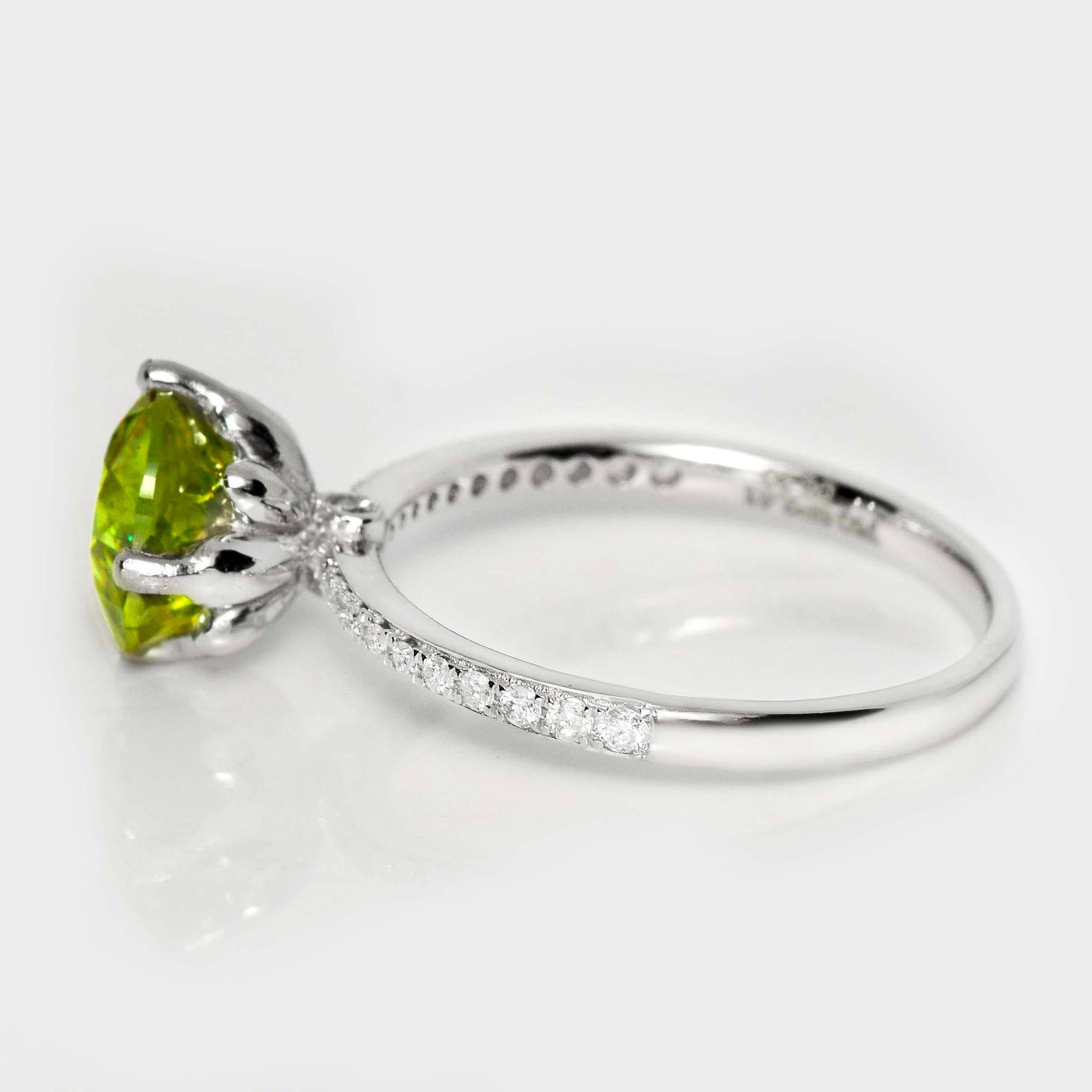 IGI 18K 2,41 ct  Anillo de compromiso antiguo con diamantes esfenos de color natural Corte redondo en venta