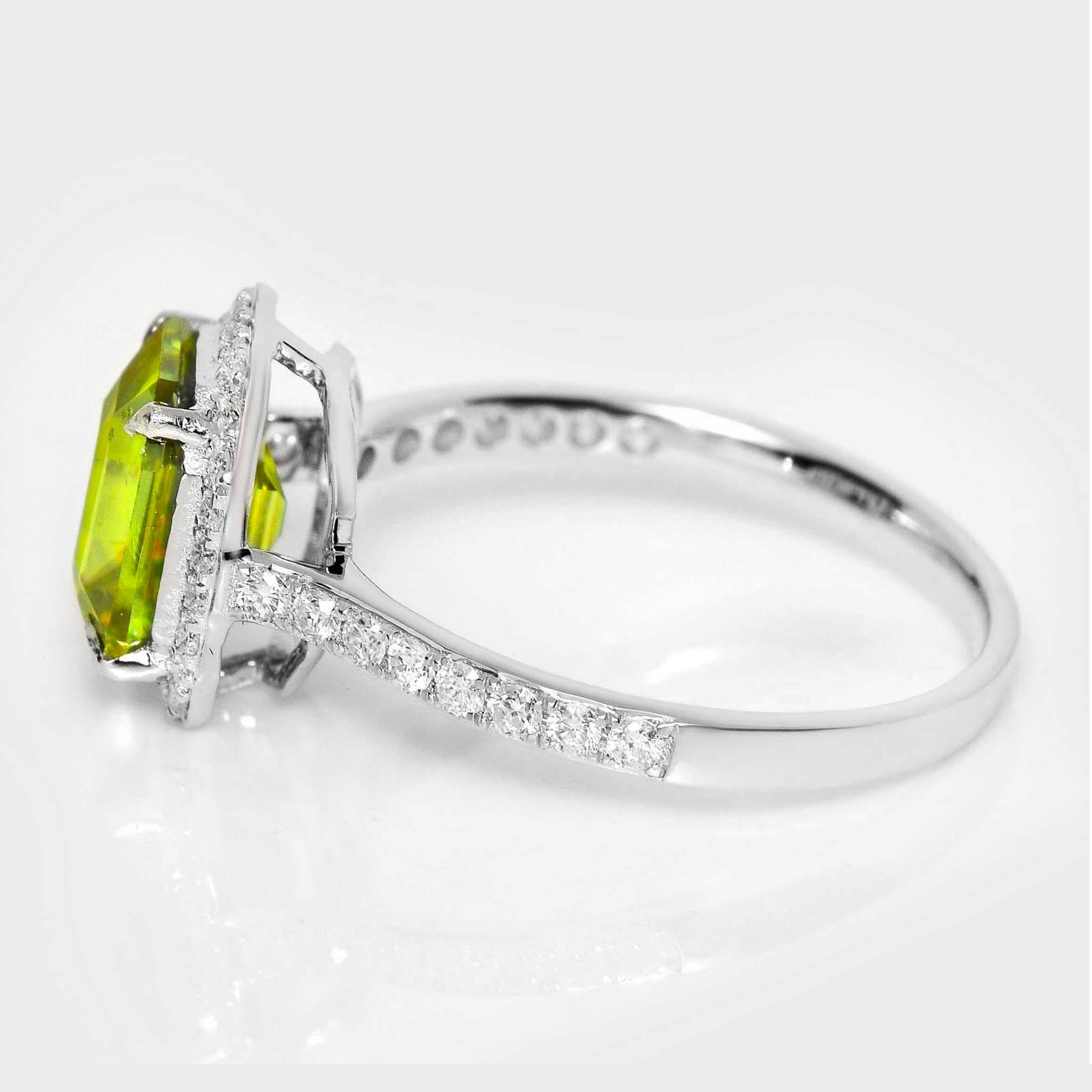 IGI 18K 2,56 ct  Anillo de compromiso antiguo con diamantes esfenos de color natural Corte Asscher en venta