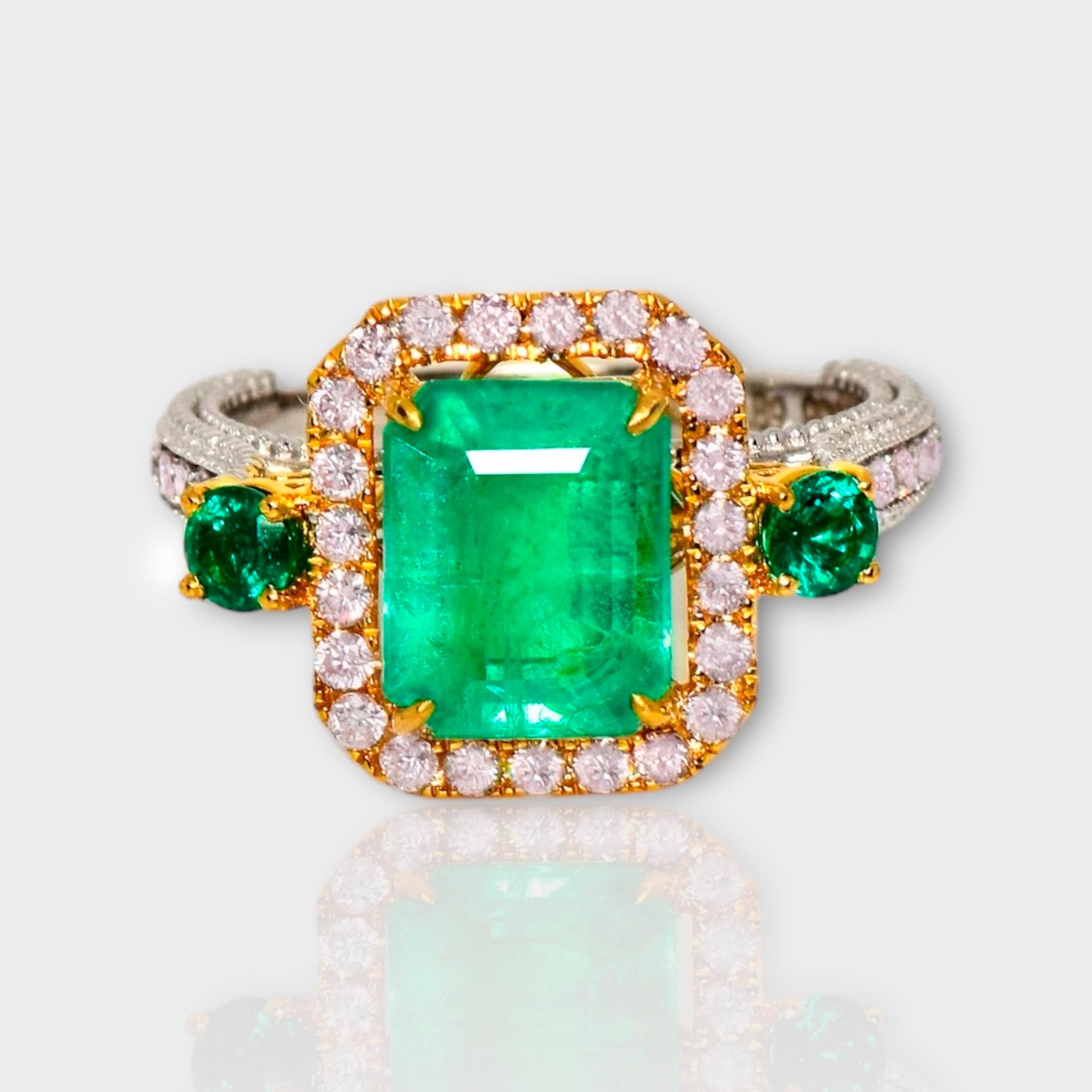 **IGI 18K Dual-color Gold 2.60 ct Emerald&Pink Diamonds Antique Art Deco Style Engagement Ring** 

An IGI-certified natural Zambia green emerald weighing 2.60 ct is set on an 18K dual-color gold arc deco design band with natural pink diamonds
