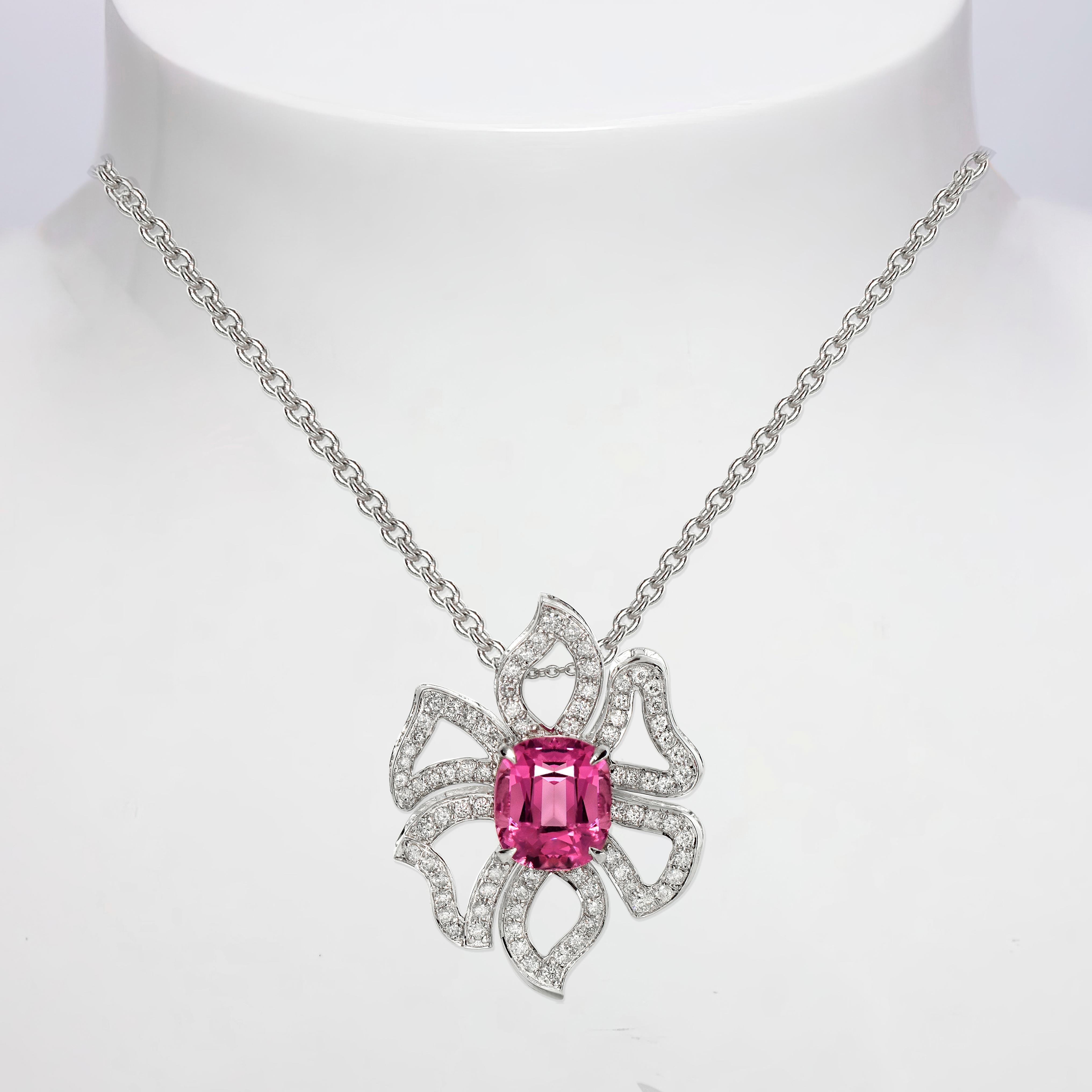 *IGI 18K 2.78 Ct White Gold Top Padparadscha Pink Spinel&Diamonds Necklace*

IGI-certified natural untreated Padparadscha pink spinel weighing 2.78 ct set on the 18K white gold art deco design band with natural FG, VS diamonds weighing 0.54 ct. 