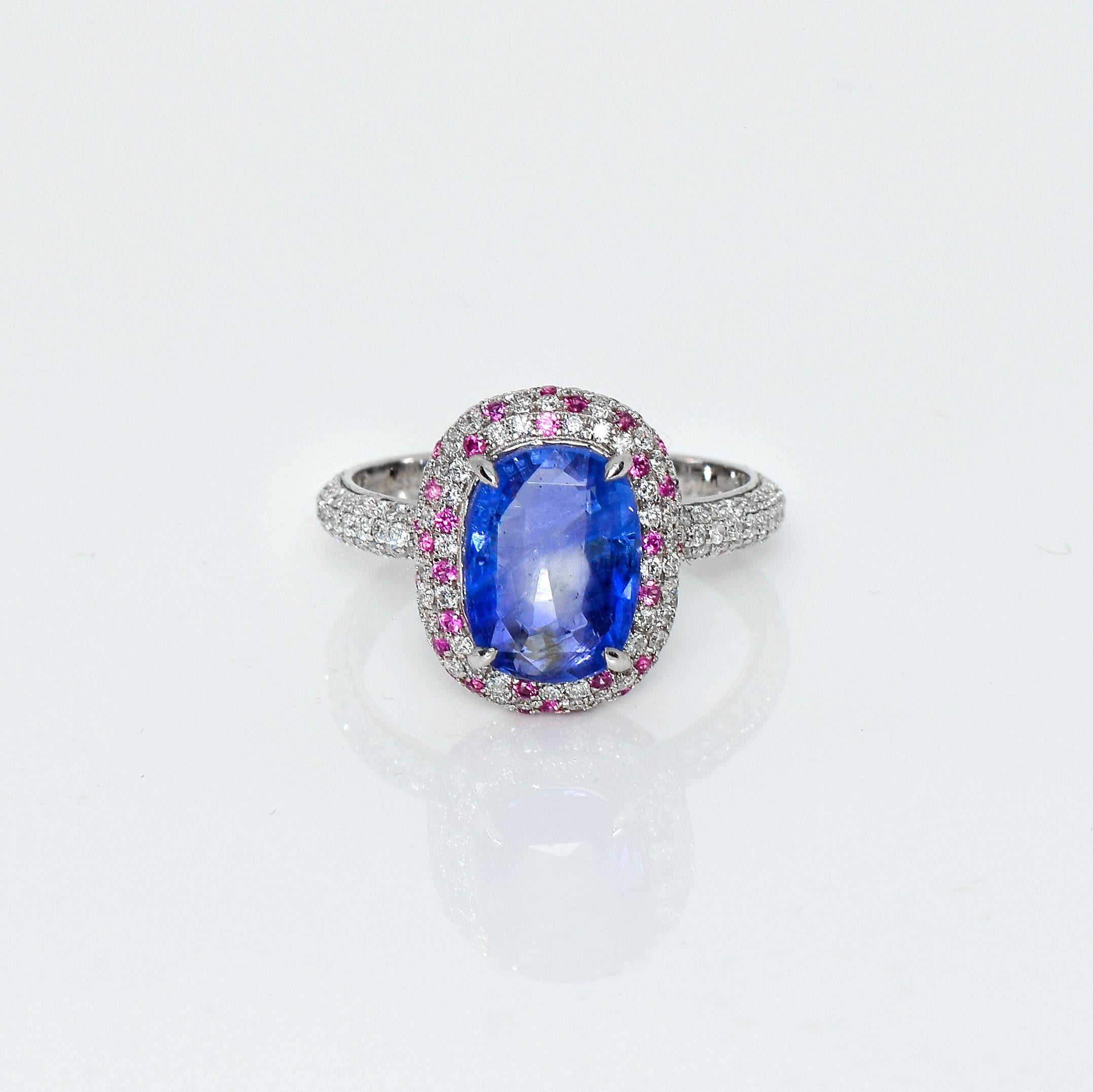**IGI 18K 3.22 ct Unheated Blue Sapphire&Diamonds Antique Art Deco Engagement Ring**
IGI-Certified natural blue sapphire as the center stone weighing 3.22 ct set on the 18K white gold multiple halos and pave' design band with natural FG VS diamonds