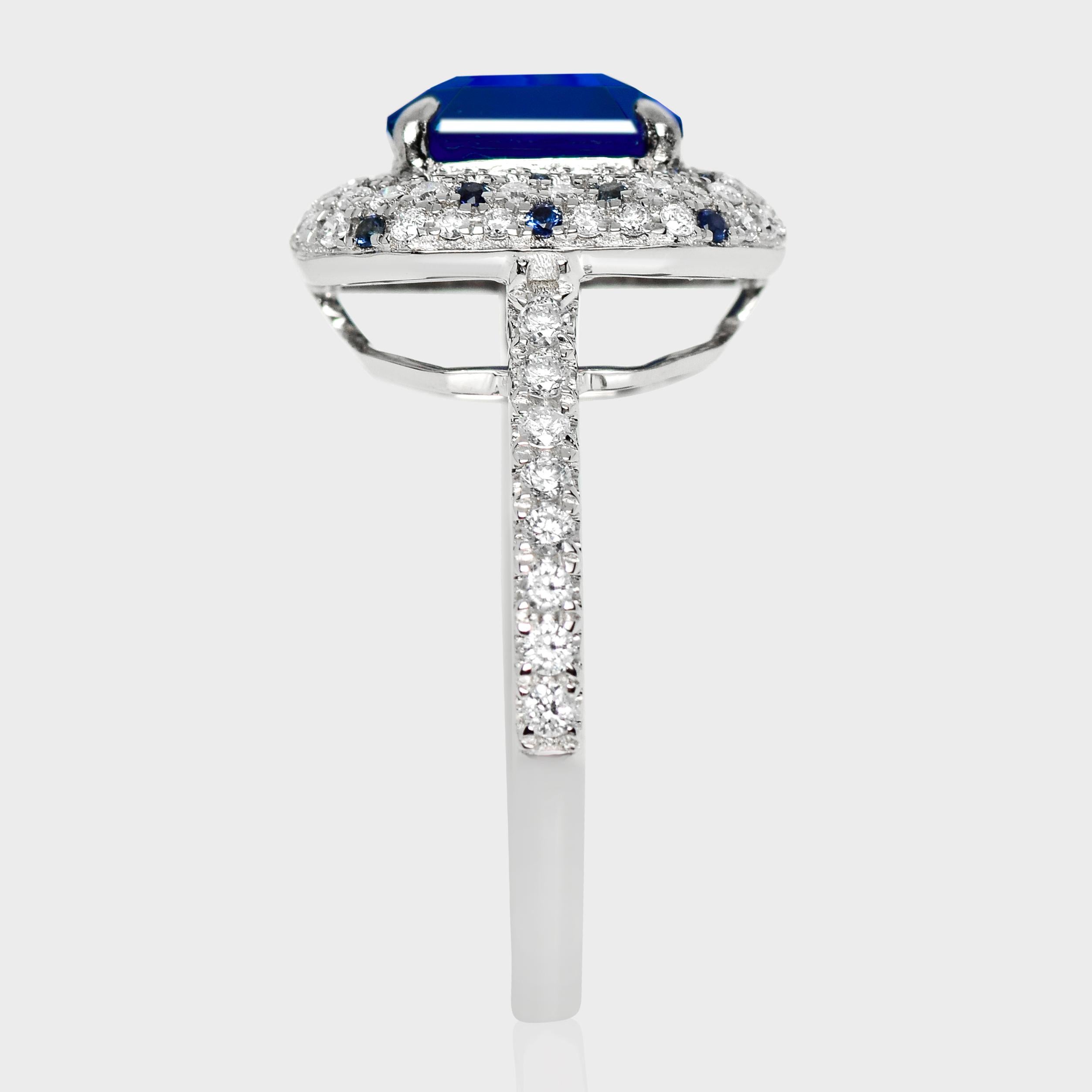 IGI Anillo de compromiso de zafiro azul real y diamantes de 18 quilates y 3,27 quilates naturales de Sri Lanka en Nuevo estado para la venta en Kaohsiung City, TW