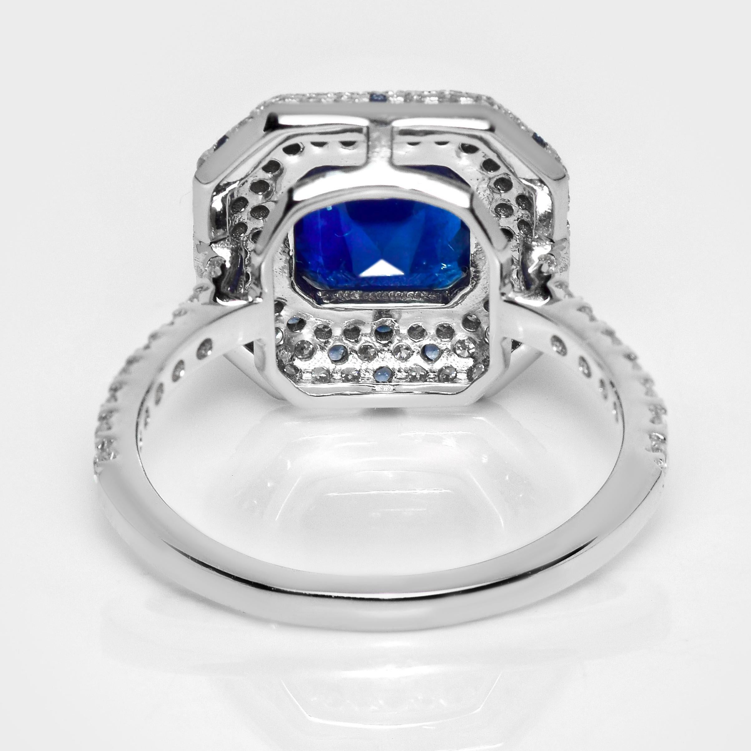 IGI Anillo de compromiso de zafiro azul real y diamantes de 18 quilates y 3,27 quilates naturales de Sri Lanka en venta 1