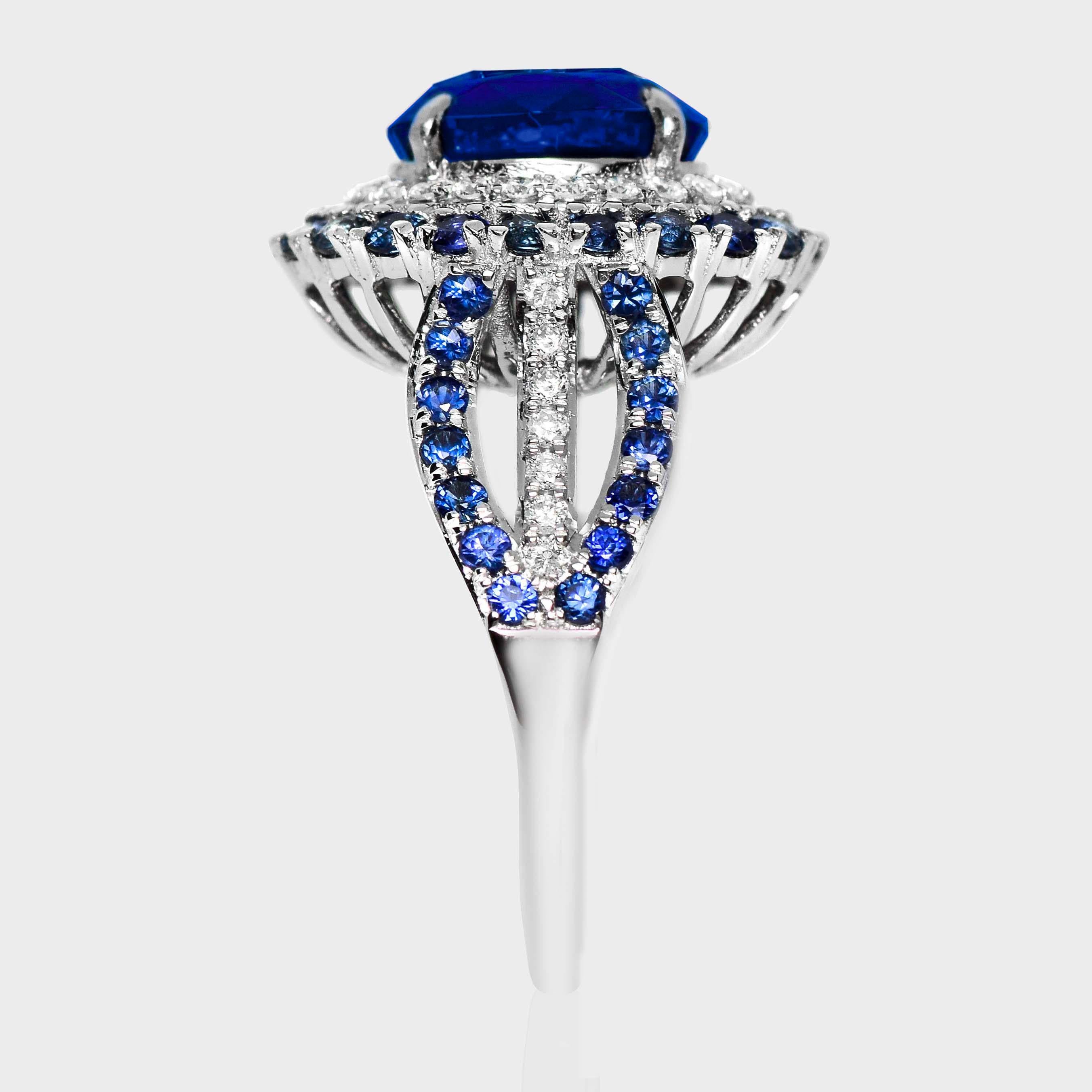 da uomo o donna Anello di fidanzamento IGI 18K con zaffiro blu reale e diamanti da 3,30 carati naturali dello Sri Lanka in vendita