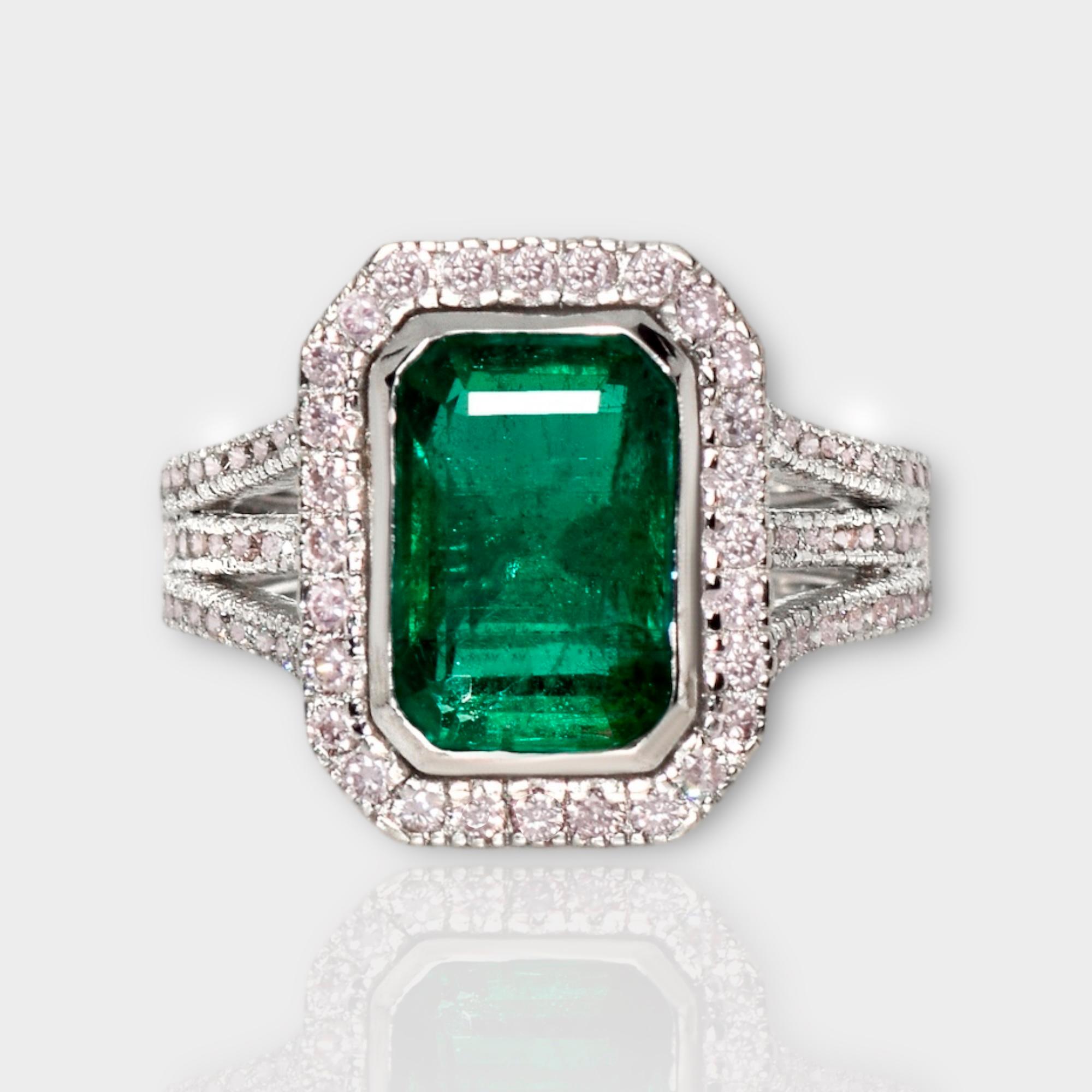 **IGI 18K White Gold 3.35 ct Emerald&Pink Diamonds Antique Art Deco Style Engagement Ring** 

An IGI-certified natural Zambia green emerald weighing 3.35 ct is set on an 18K white gold arc deco design band with natural pink diamonds weighing 0.69
