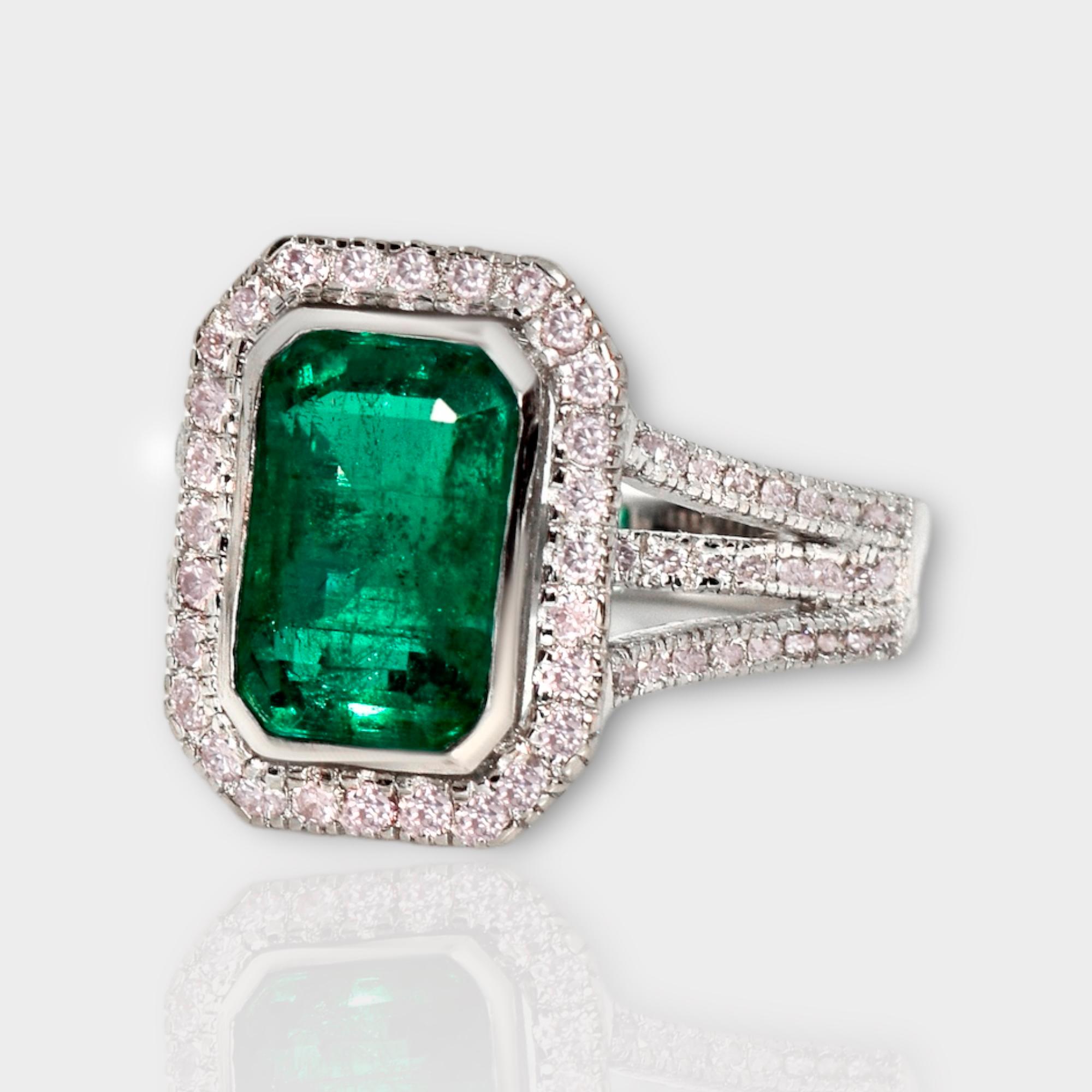 Contemporary IGI 18k 3.35 Ct Emerald&Pink Diamonds Antique Art Deco Style Engagement Ring For Sale