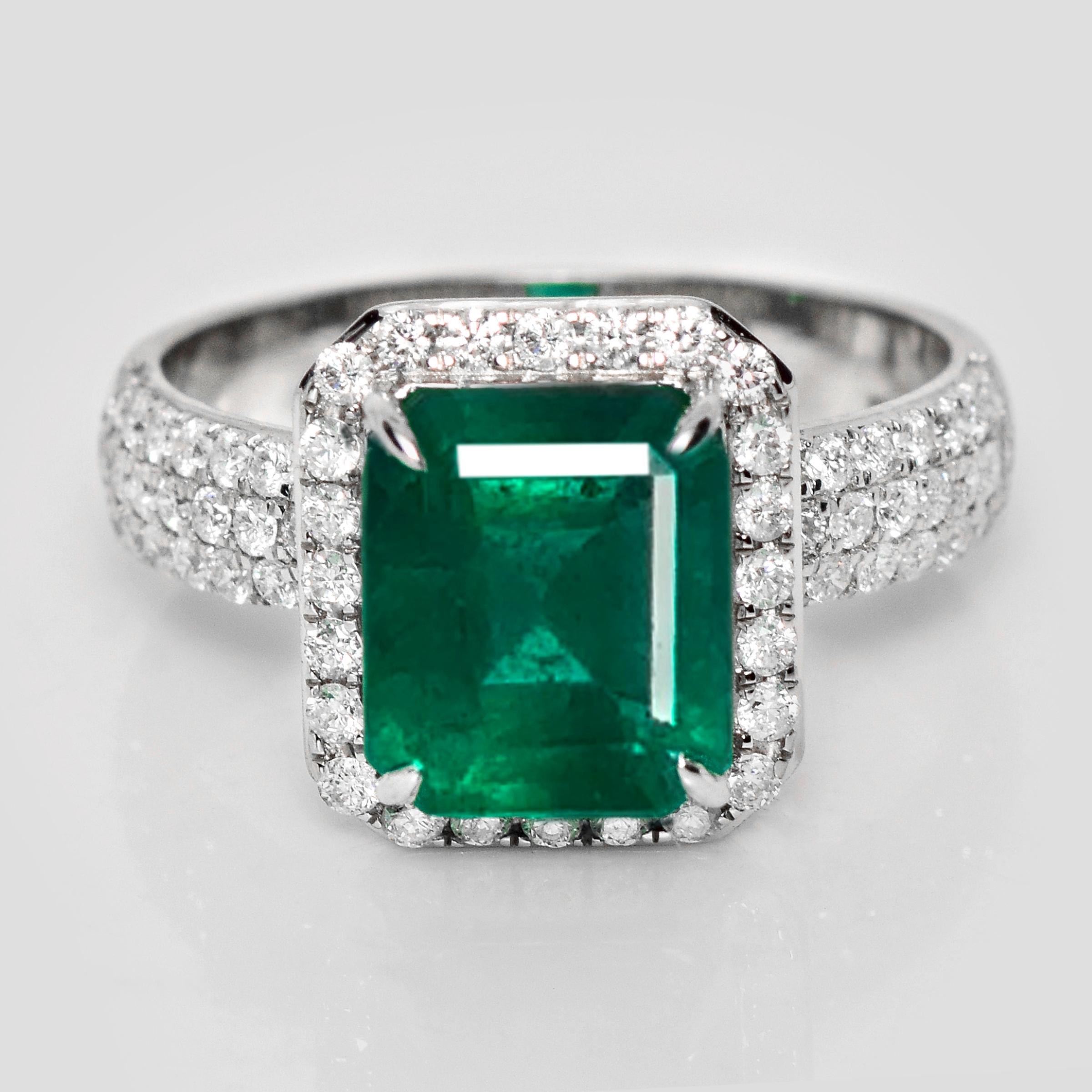 *IGI 18K 3.35 Ct Zambia Emerald&Diamonds Antique Engagement Ring* (Bague de fiançailles antique)

Une émeraude naturelle vert vif de Zambie certifiée IGI pesant 3,35 ct est sertie sur le bracelet en or blanc 18 carats avec des diamants naturels F-G,