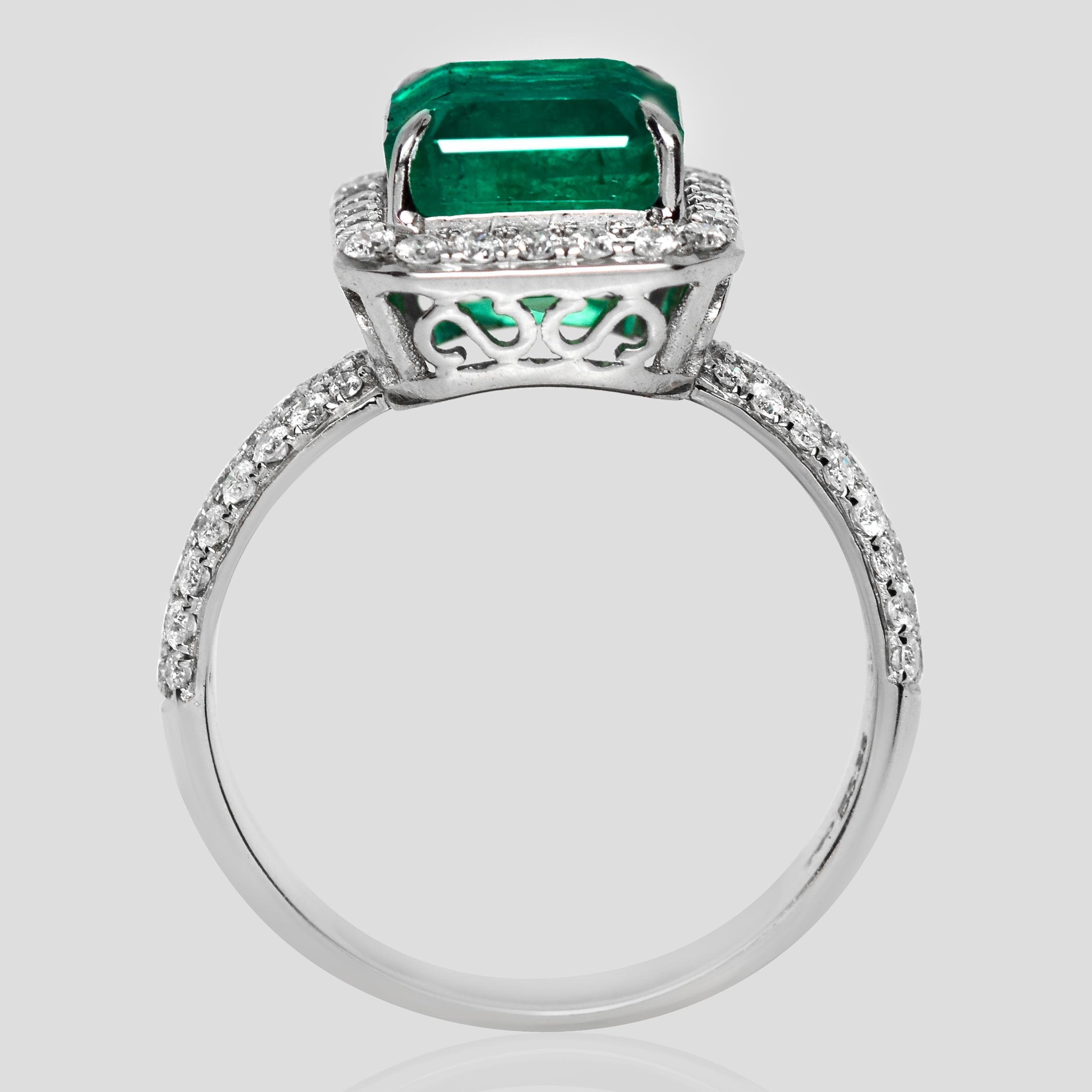 Taille émeraude IGI 18K 3.35 Ct Zambia Minor-Oiled Emerald&Diamonds Antique Engagement Ring en vente