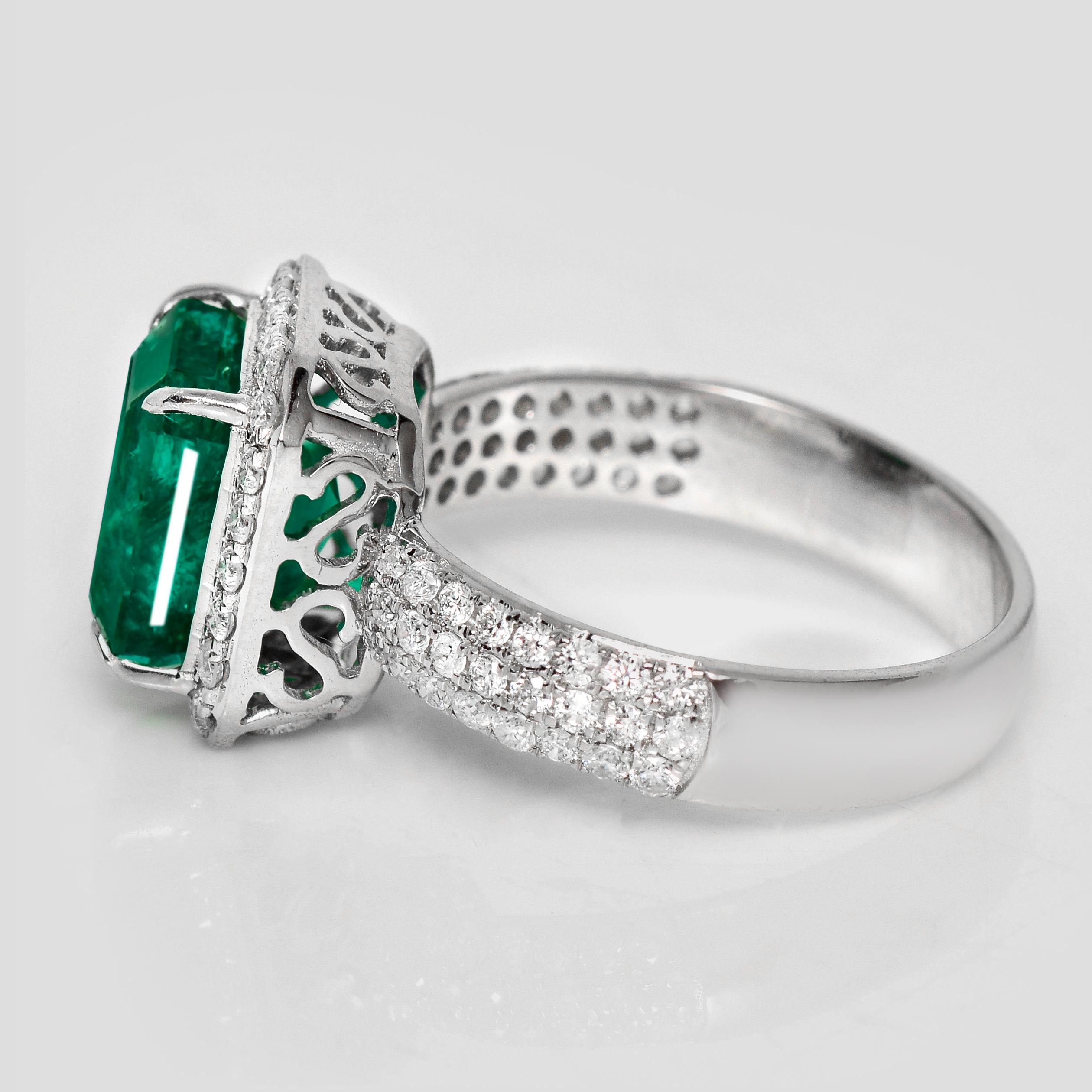 IGI 18K 3.35 Ct Zambia Minor-Oiled Emerald&Diamonds Antique Engagement Ring Unisexe en vente