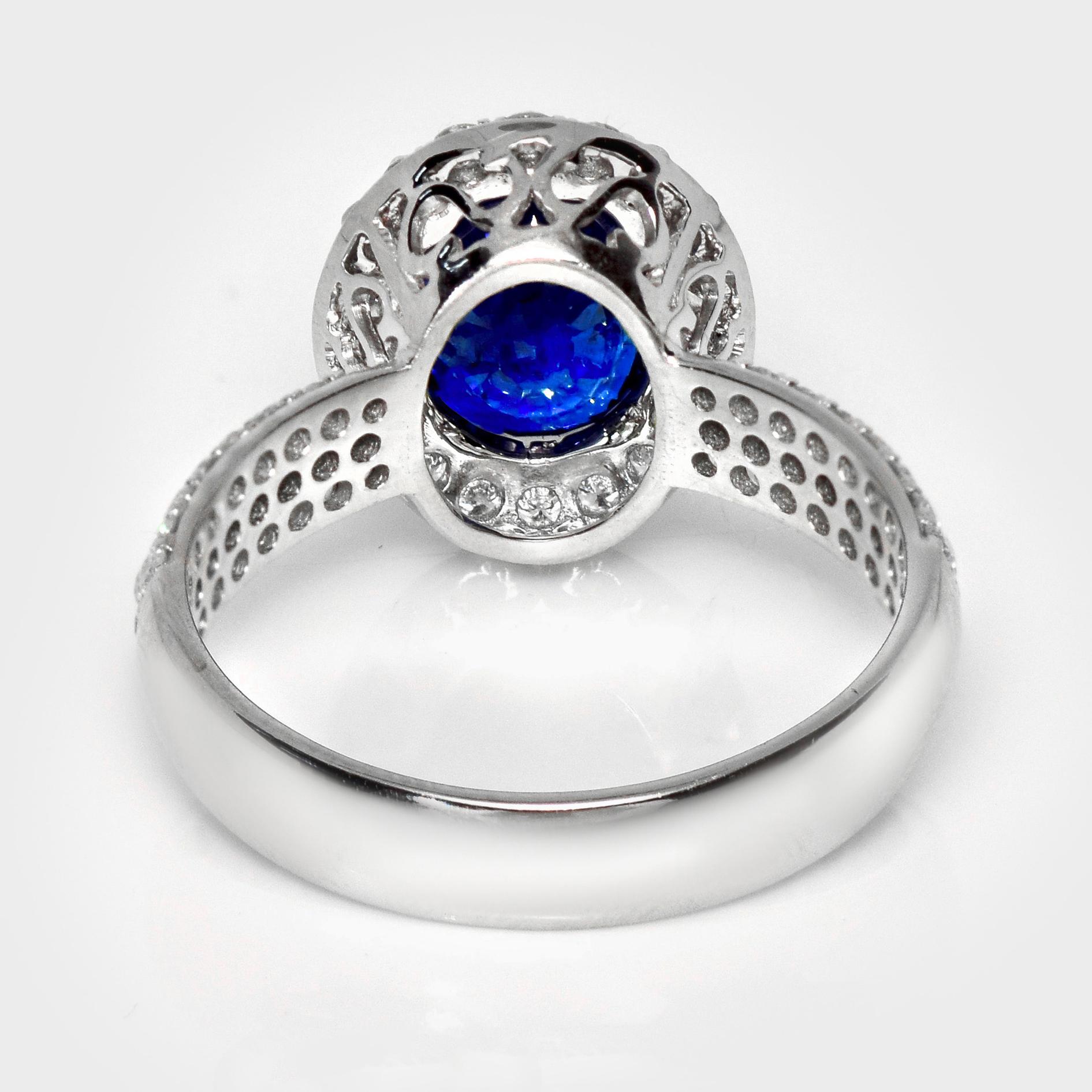 IGI Anillo de compromiso de zafiro azul pavo real y diamantes de 18 quilates y 3,38 quilates naturales de Sri Lanka en venta 1